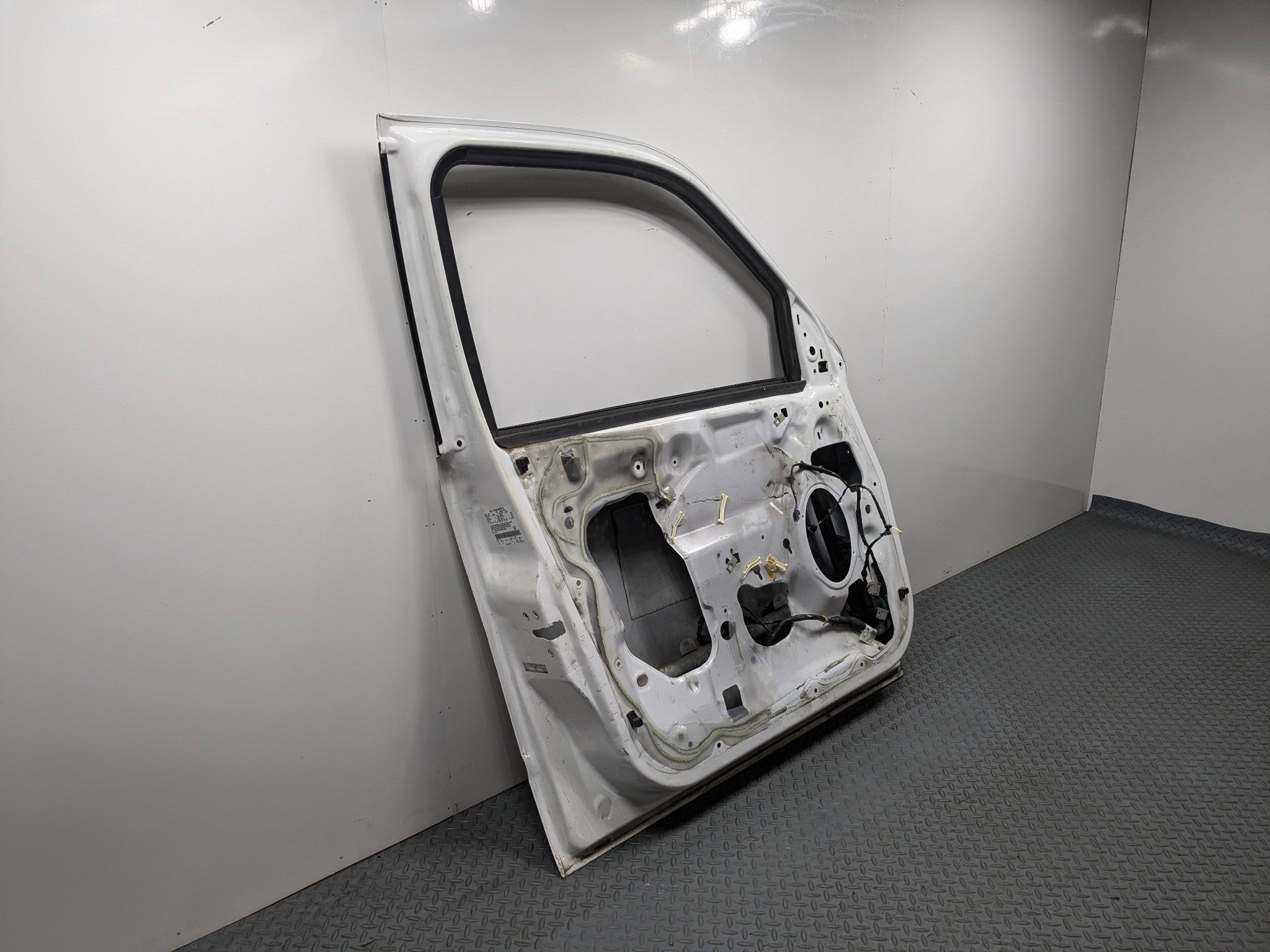 2008 - 2012 FORD ESCAPE OEM DOOR SHELL PANEL FRONT LEFT DRIVER SIDE WHITE