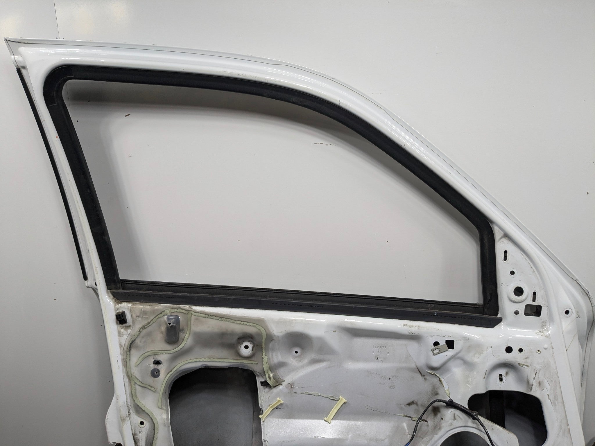 2008 - 2012 FORD ESCAPE OEM DOOR SHELL PANEL FRONT LEFT DRIVER SIDE WHITE
