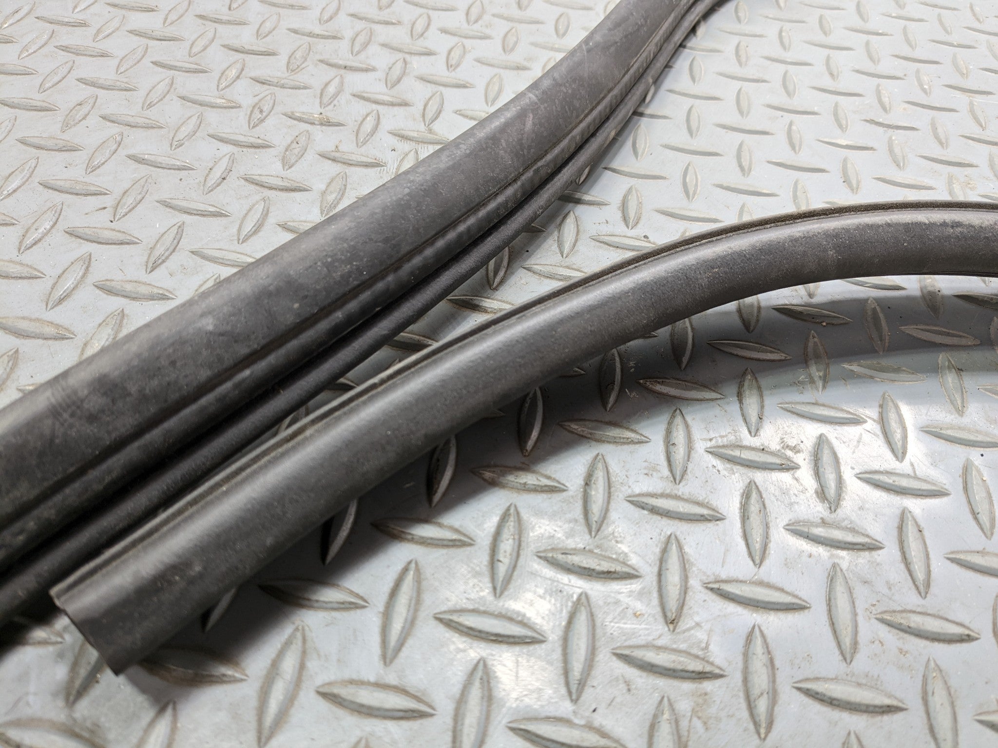 2008 - 2012 FORD ESCAPE OEM DOOR SEAL WEATHER STRIPPING RUBBER REAR LEFT SIDE