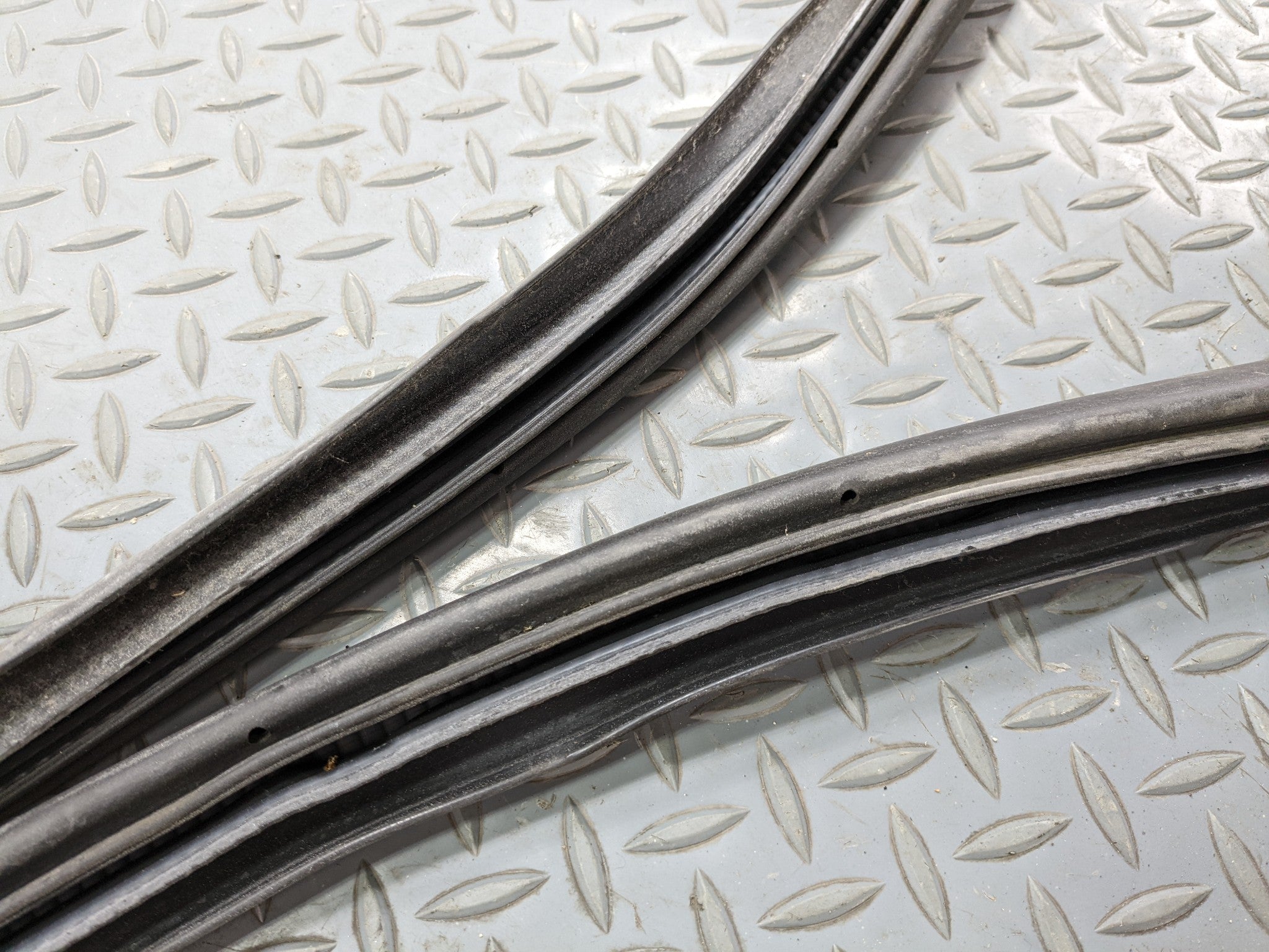 2008 - 2012 FORD ESCAPE OEM DOOR SEAL WEATHER STRIPPING RUBBER REAR LEFT SIDE