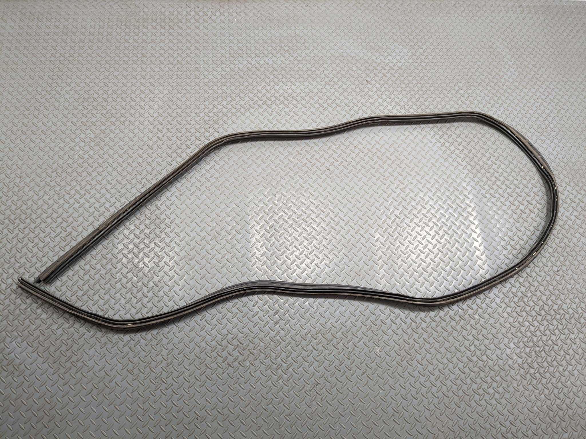 2008 - 2012 FORD ESCAPE OEM TRUNK WEATHERSTRIP RUBBER DOOR SEAL REAR