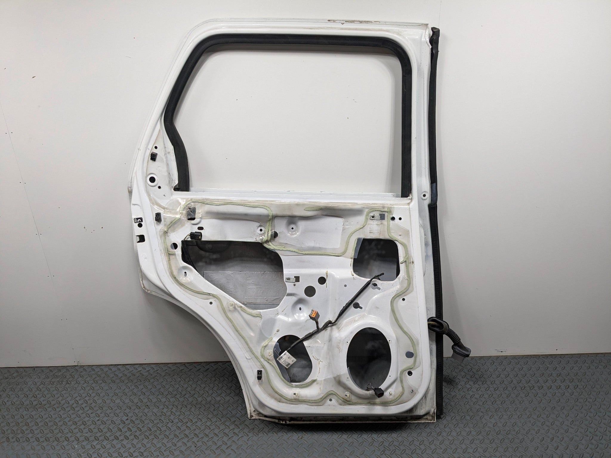2008 - 2012 FORD ESCAPE OEM DOOR SHELL PANEL REAR LEFT DRIVER SIDE WHITE