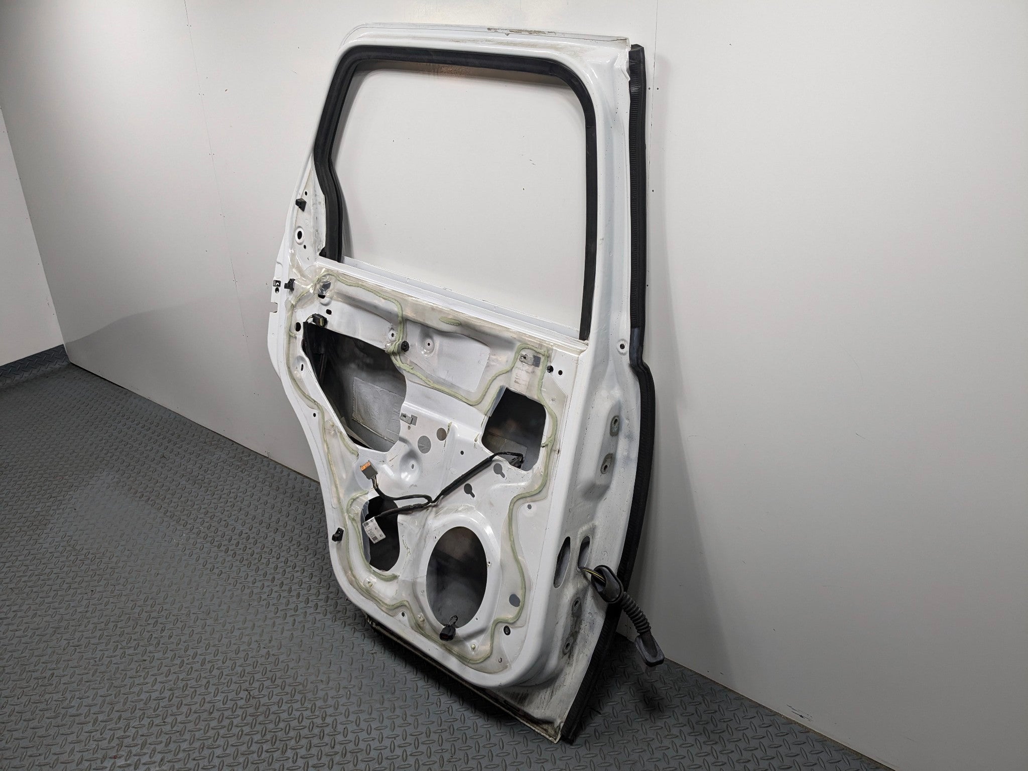 2008 - 2012 FORD ESCAPE OEM DOOR SHELL PANEL REAR LEFT DRIVER SIDE WHITE