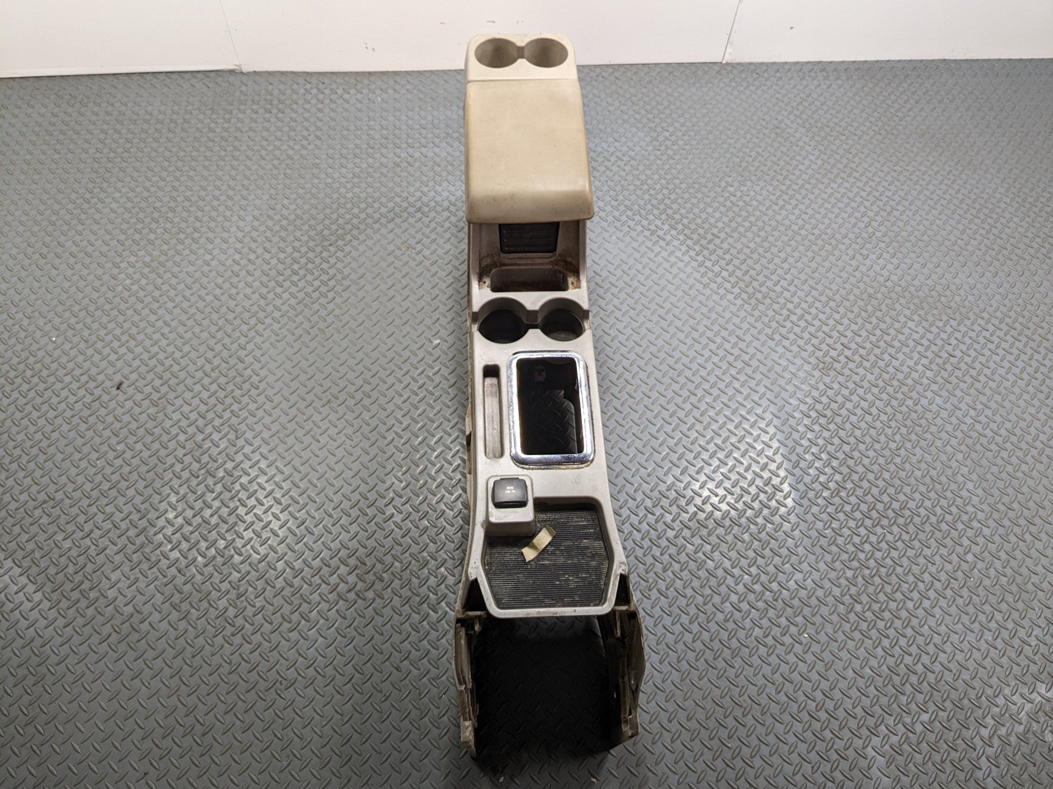 2008 - 2012 FORD ESCAPE OEM FRONT CENTER CONSOLE ARMREST STORAGE COMPARTMENT