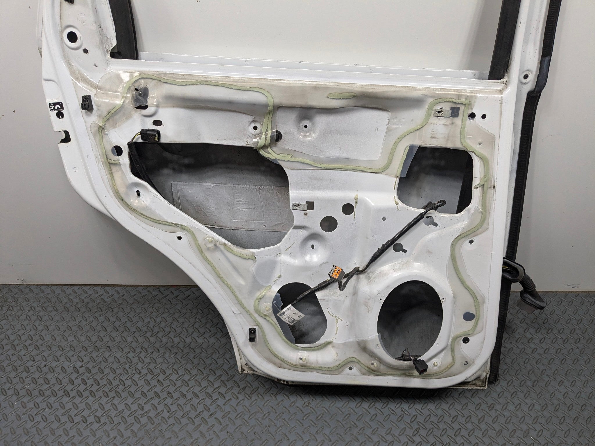 2008 - 2012 FORD ESCAPE OEM DOOR SHELL PANEL REAR LEFT DRIVER SIDE WHITE