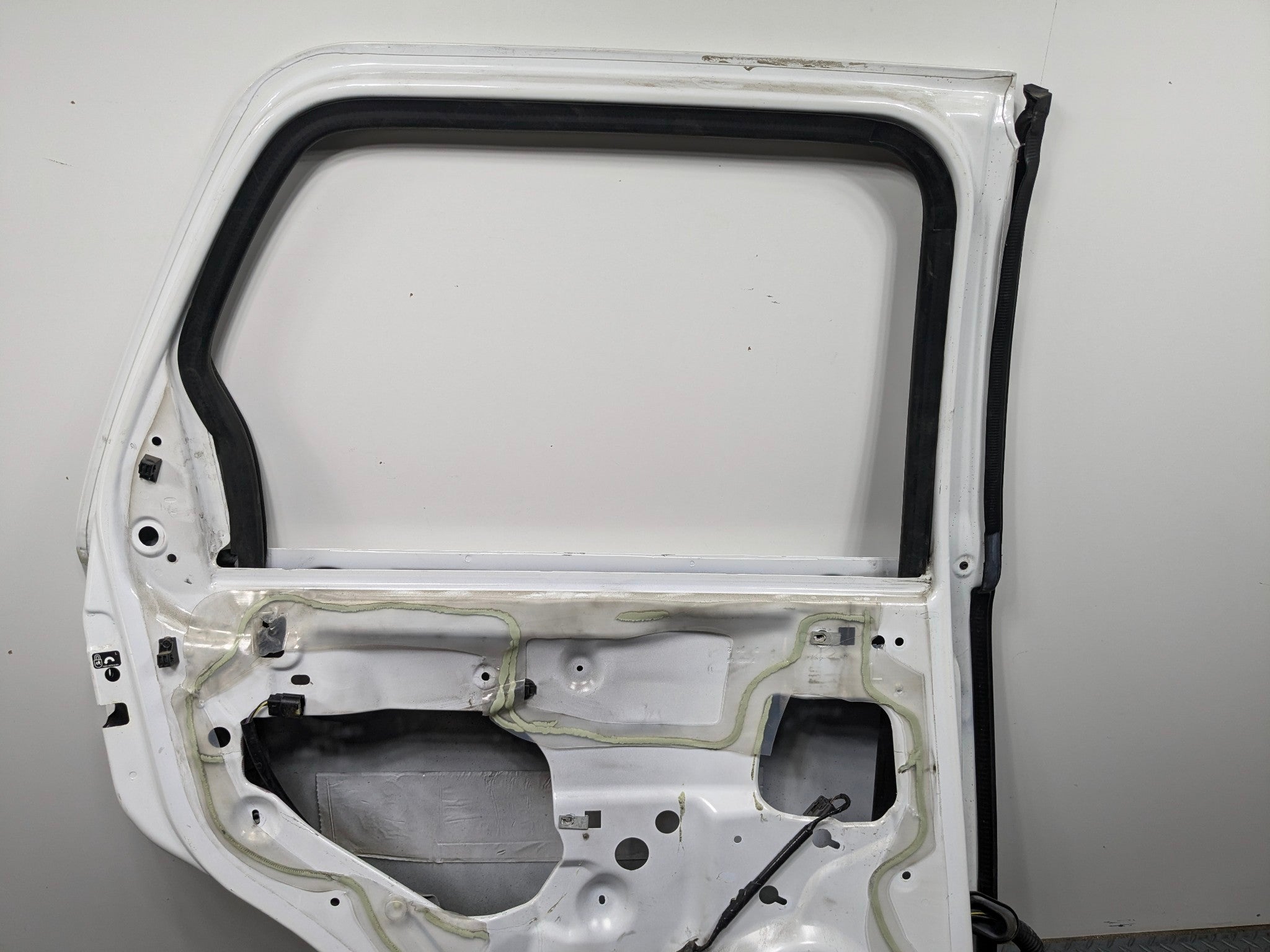 2008 - 2012 FORD ESCAPE OEM DOOR SHELL PANEL REAR LEFT DRIVER SIDE WHITE