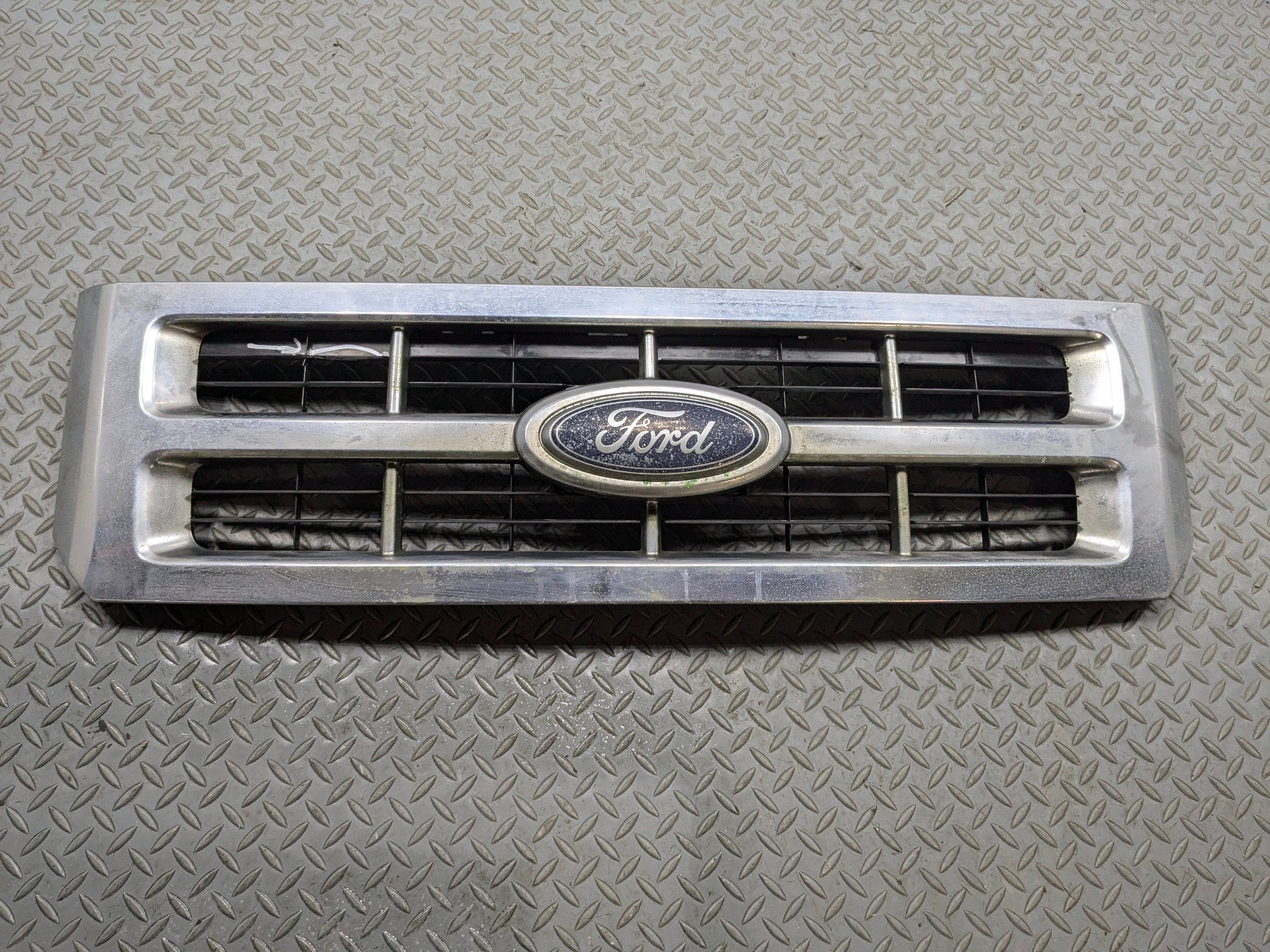 2008 - 2012 FORD ESCAPE OEM GRILLE WITH EMBLEM FRONT CENTER UPPER BUMPER