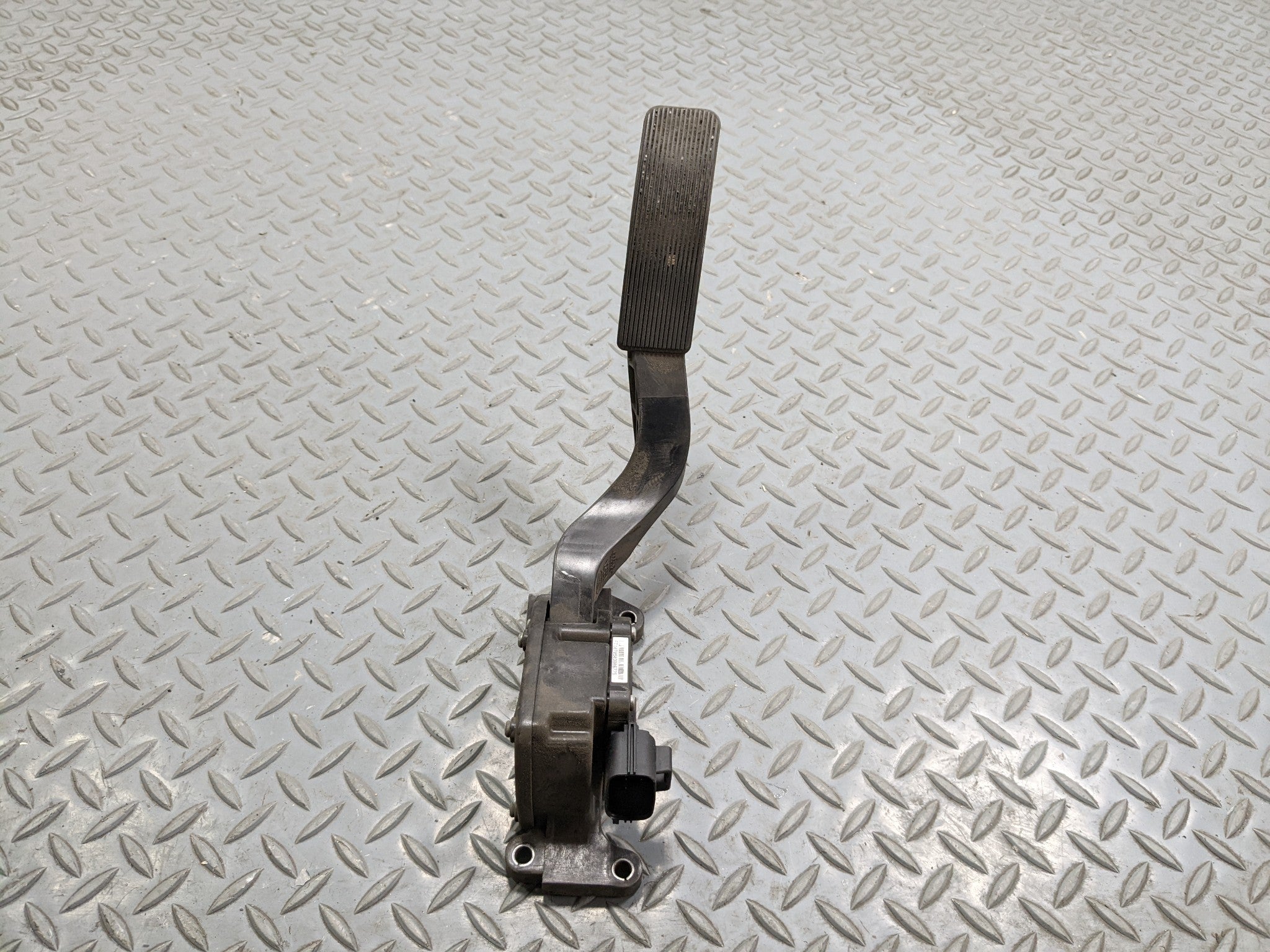 2008 - 2012 FORD ESCAPE OEM GAS THROTTLE ACCELERATOR PEDAL BLACK WITH SENSOR