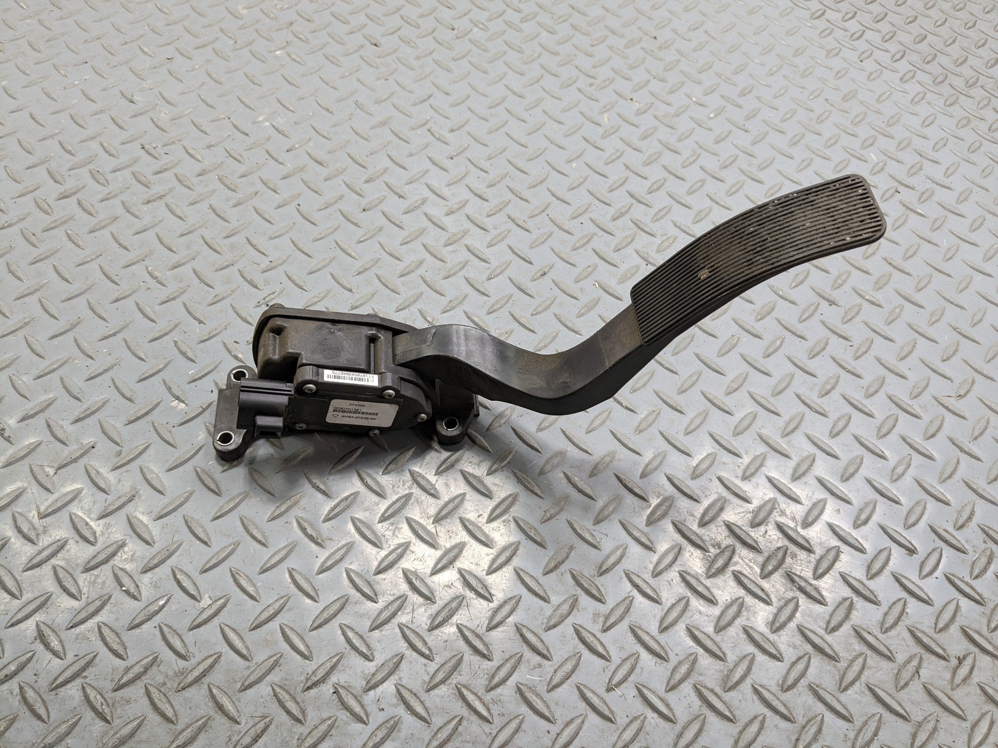 2008 - 2012 FORD ESCAPE OEM GAS THROTTLE ACCELERATOR PEDAL BLACK WITH SENSOR