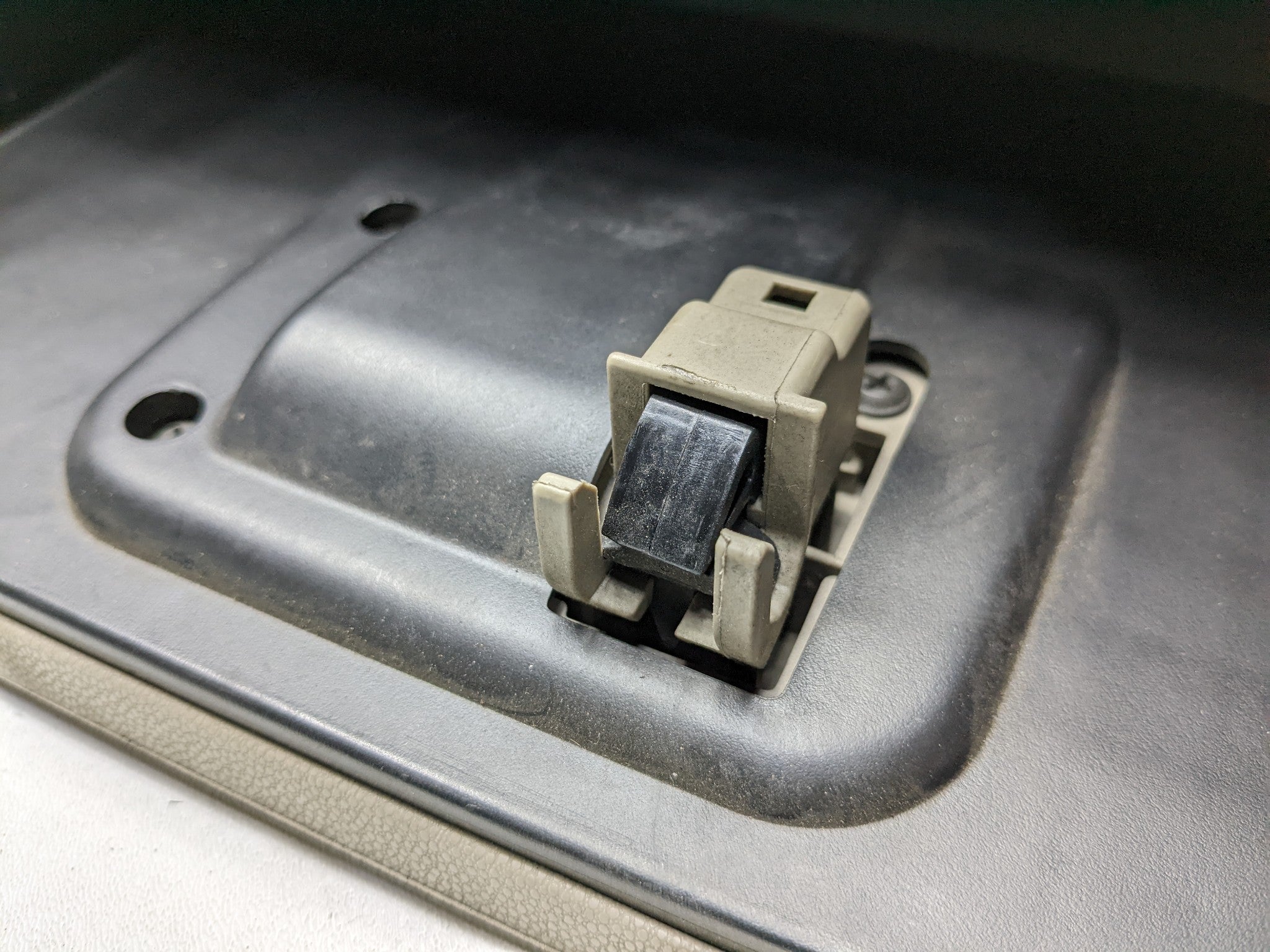 2008 - 2012 FORD ESCAPE OEM GLOVEBOX STORAGE COMPARTMENT ASSEMBLY