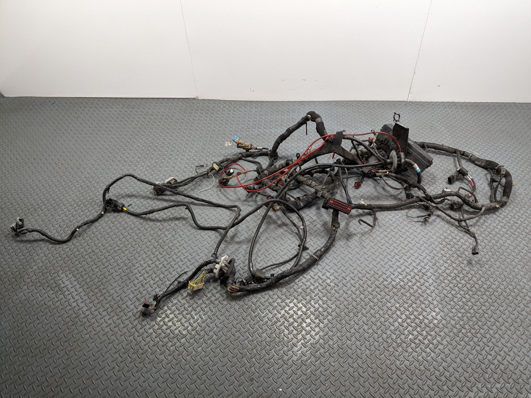 2008 - 2012 FORD ESCAPE OEM INTERIOR HOOD WIRE WIRING HARNESS WITH FUSE RELAY