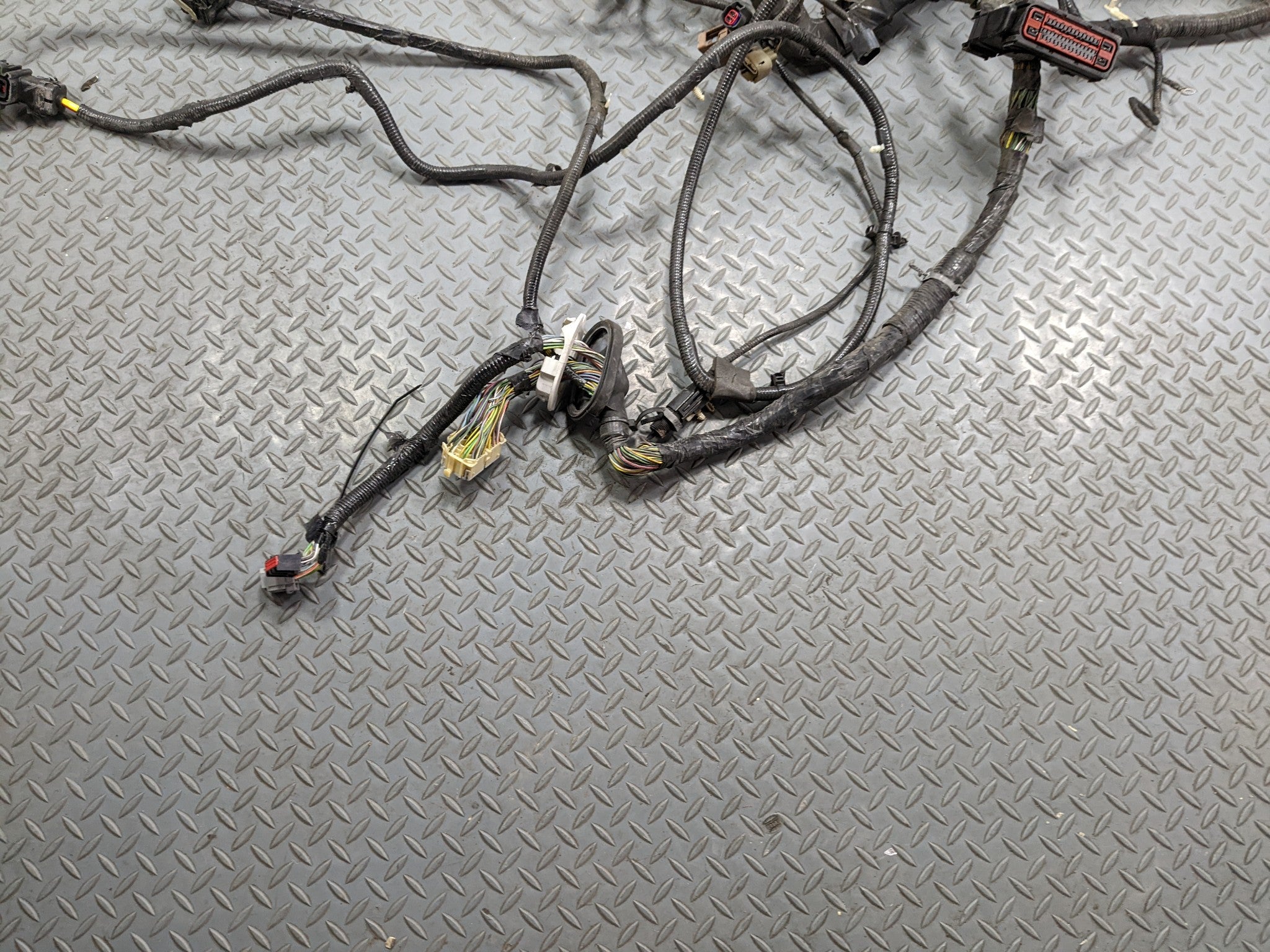 2008 - 2012 FORD ESCAPE OEM INTERIOR HOOD WIRE WIRING HARNESS WITH FUSE RELAY