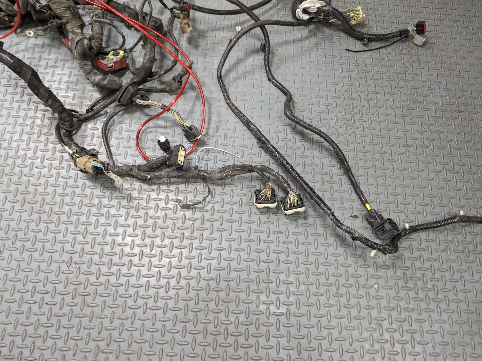 2008 - 2012 FORD ESCAPE OEM INTERIOR HOOD WIRE WIRING HARNESS WITH FUSE RELAY