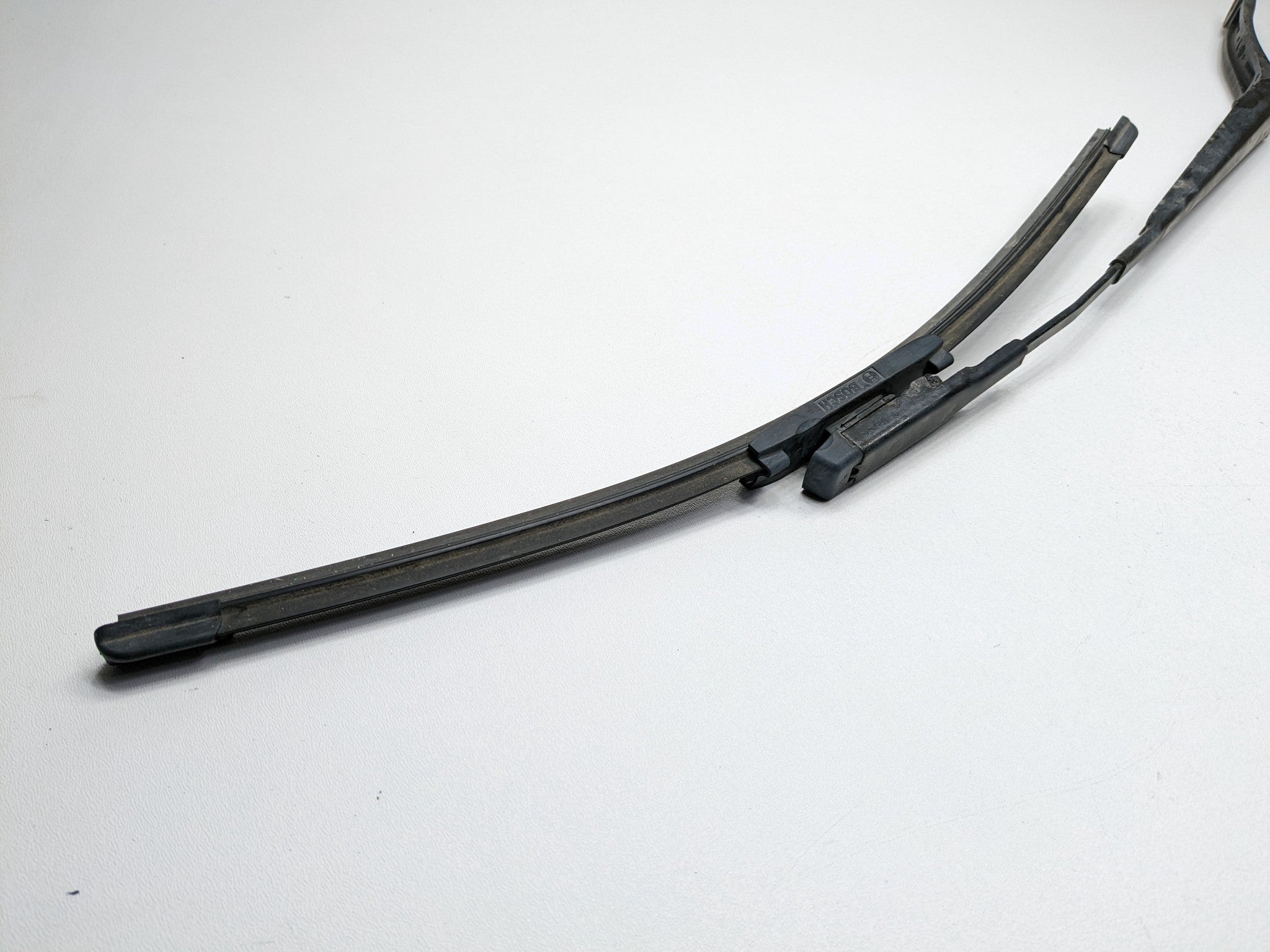 2008 - 2012 FORD ESCAPE OEM WINDSHIELD WIPER ARM WITH BLADE FRONT RIGHT SIDE