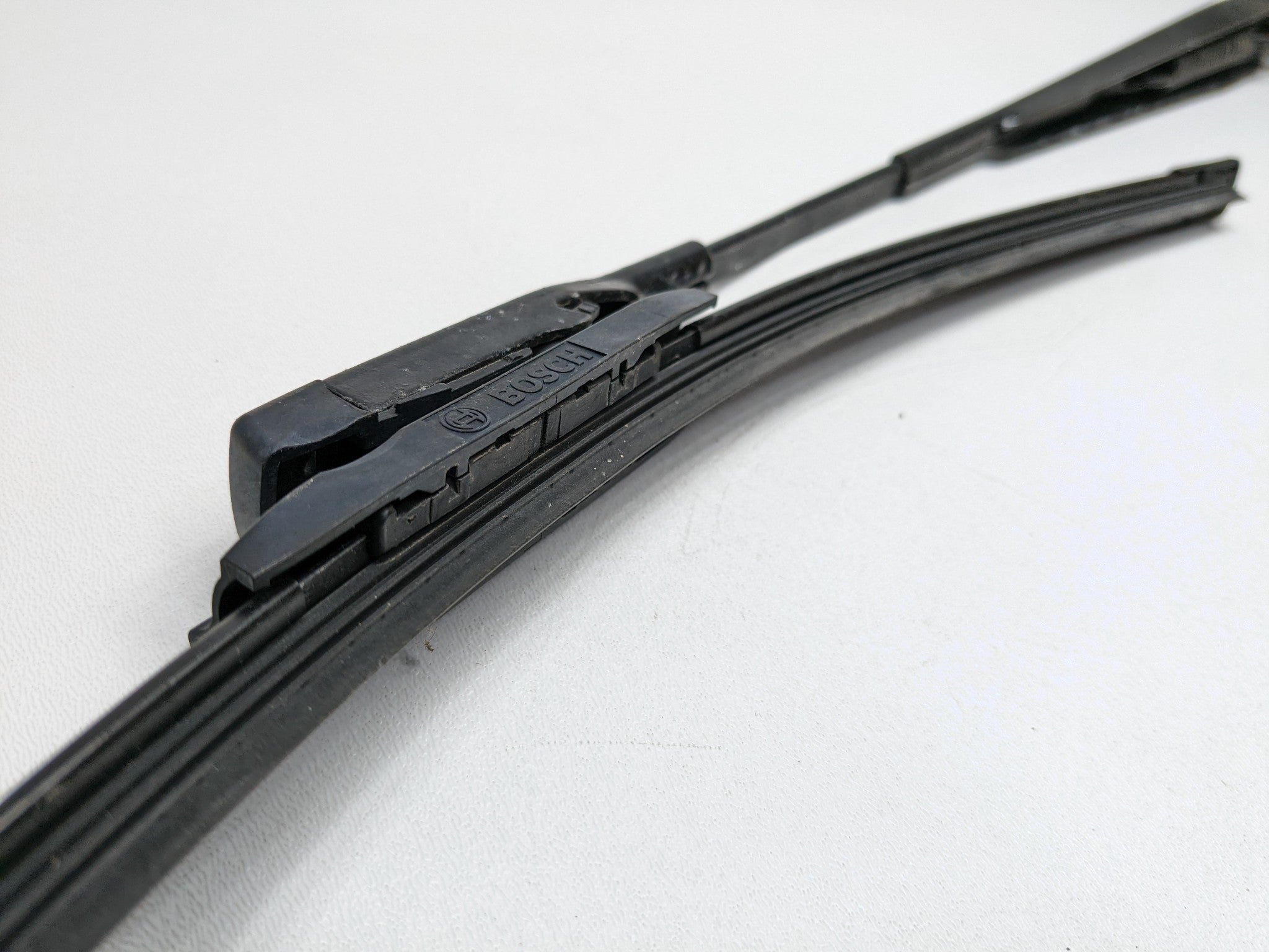 2008 - 2012 FORD ESCAPE OEM WINDSHIELD WIPER ARM WITH BLADE FRONT RIGHT SIDE