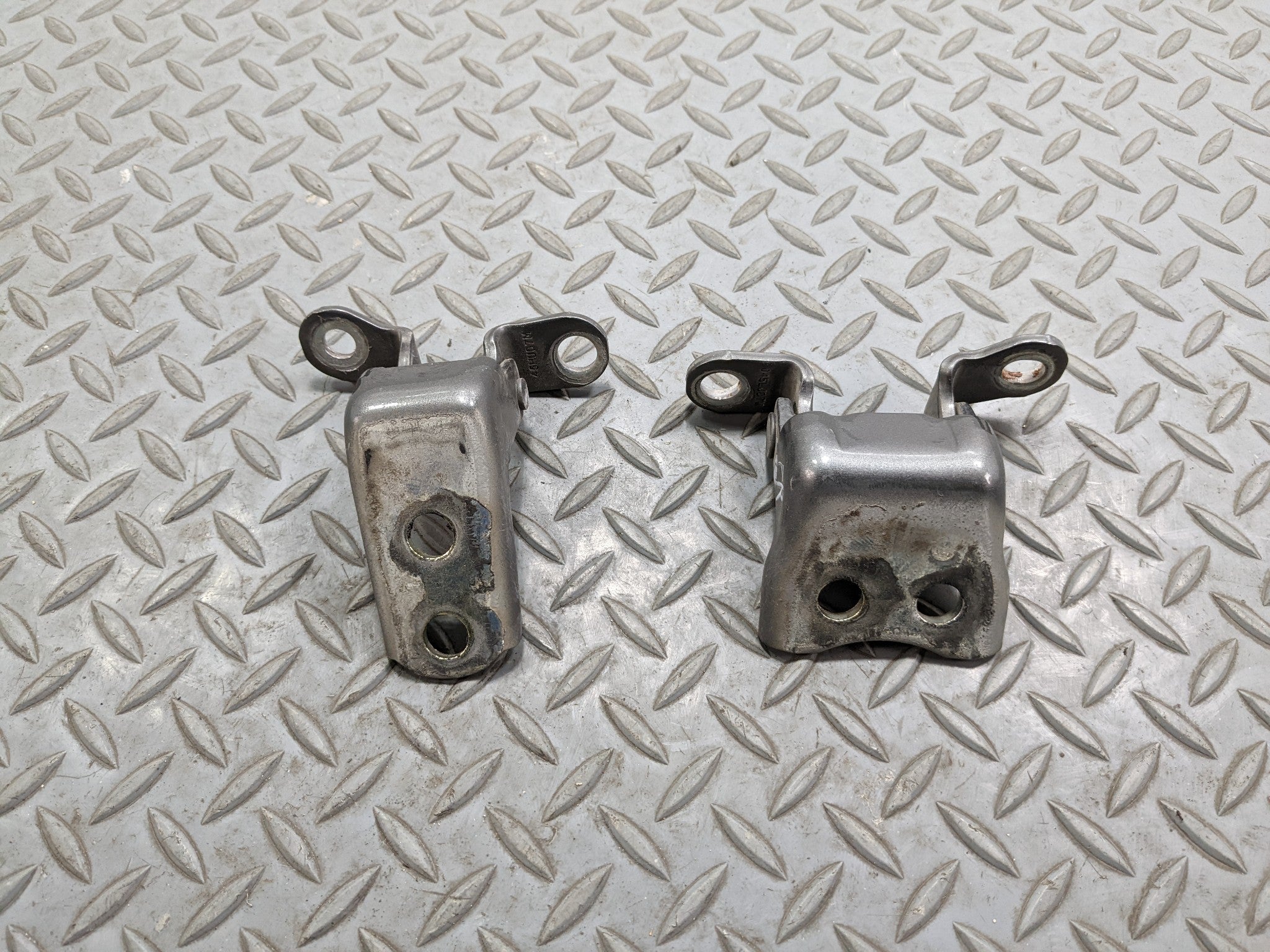 07 - 09 ACURA MDX OEM UPPER AND LOWER DOOR HINGE SET FRONT RIGHT PASSENGER SIDE