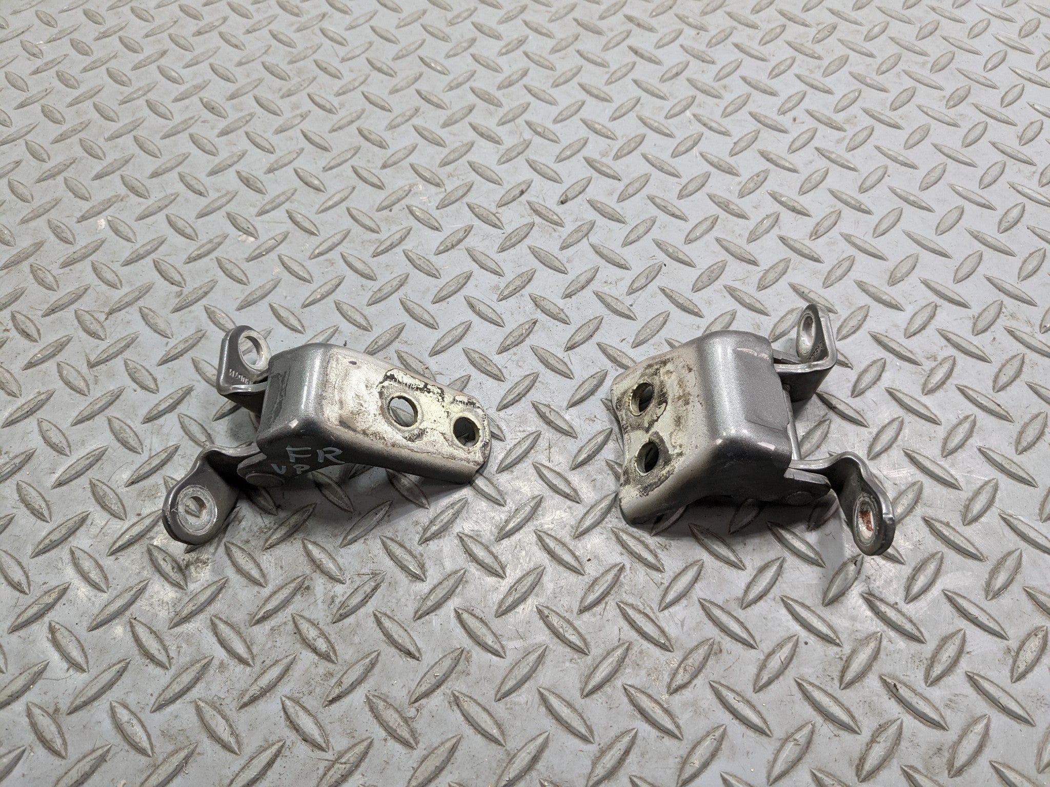 07 - 09 ACURA MDX OEM UPPER AND LOWER DOOR HINGE SET FRONT RIGHT PASSENGER SIDE