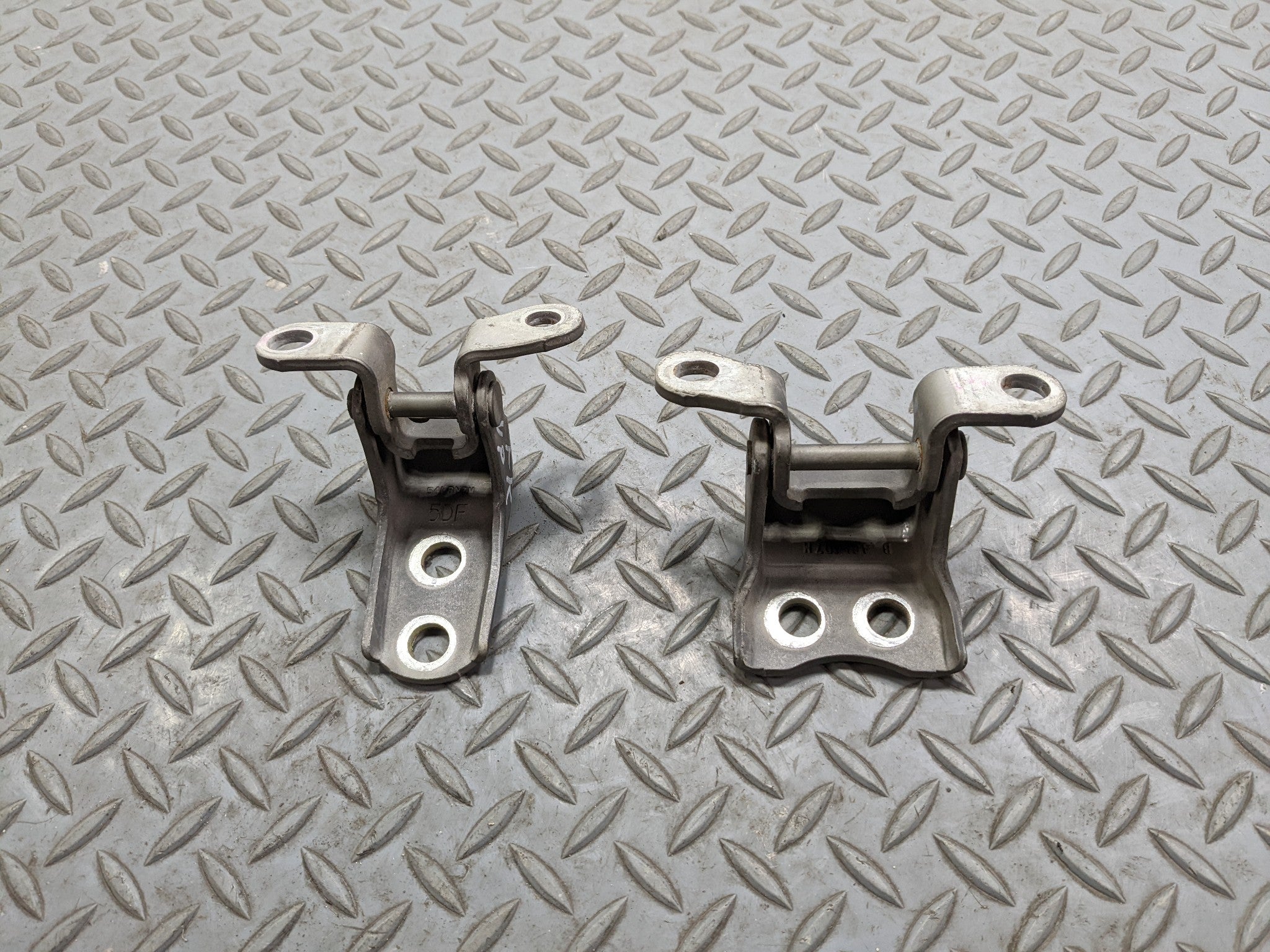 07 - 09 ACURA MDX OEM UPPER AND LOWER DOOR HINGE SET FRONT RIGHT PASSENGER SIDE