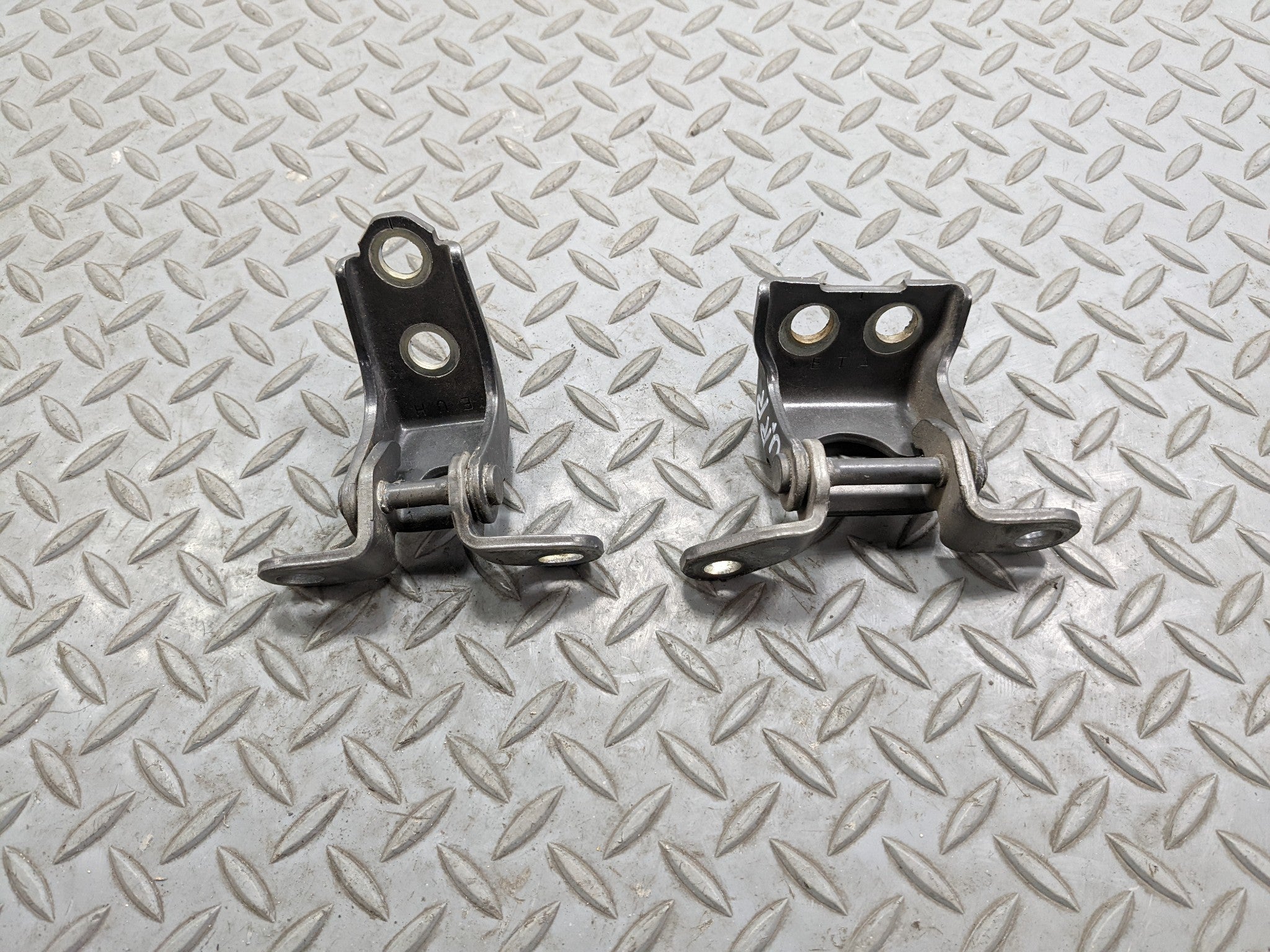 07 - 09 ACURA MDX OEM UPPER AND LOWER DOOR HINGE SET REAR RIGHT PASSENGER SIDE