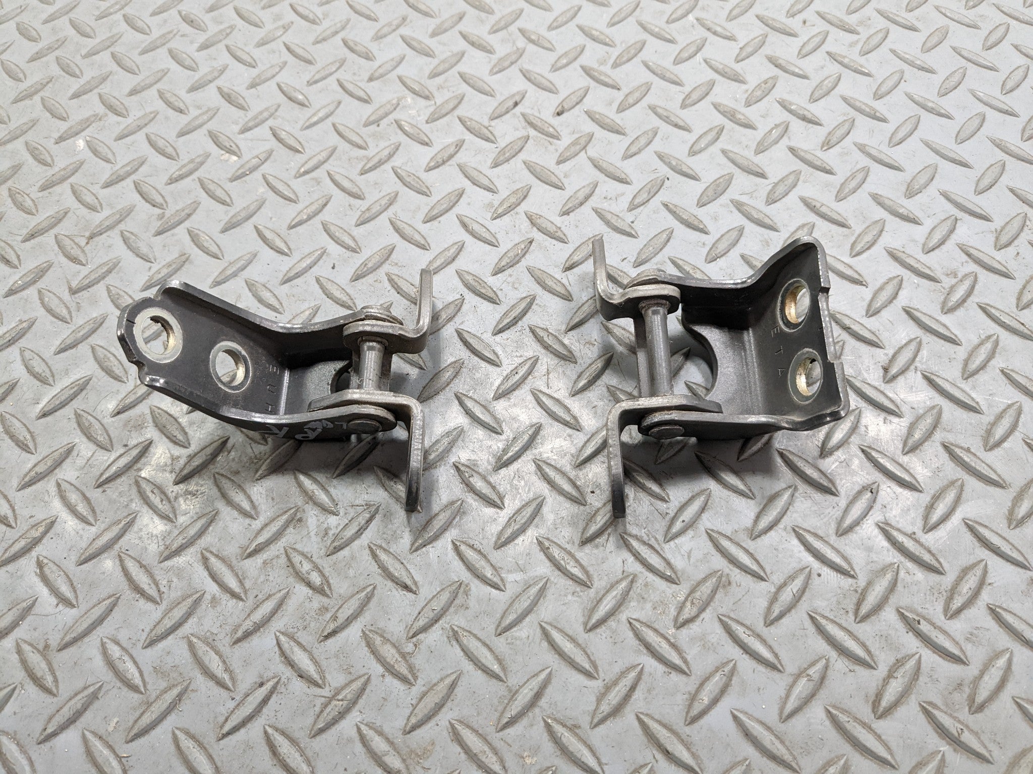 07 - 09 ACURA MDX OEM UPPER AND LOWER DOOR HINGE SET REAR RIGHT PASSENGER SIDE