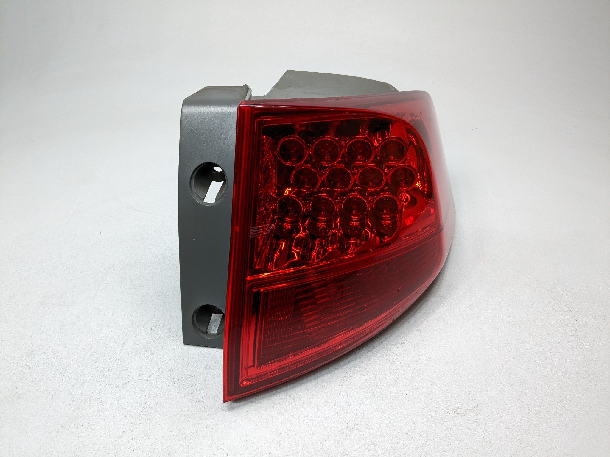 2007 - 2009 ACURA MDX OEM OUTER TAIL LIGHT QUARTER PANEL MOUNTED REAR RIGHT SIDE
