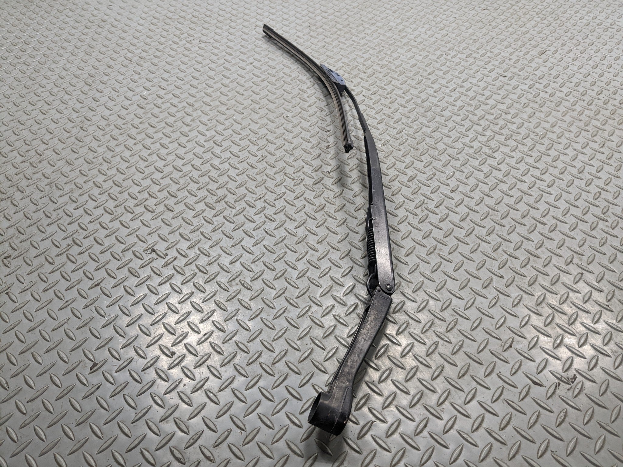 2007 - 2009 ACURA MDX OEM WINDSHIELD WIPER ARM WITH BLADE FRONT RIGHT SIDE