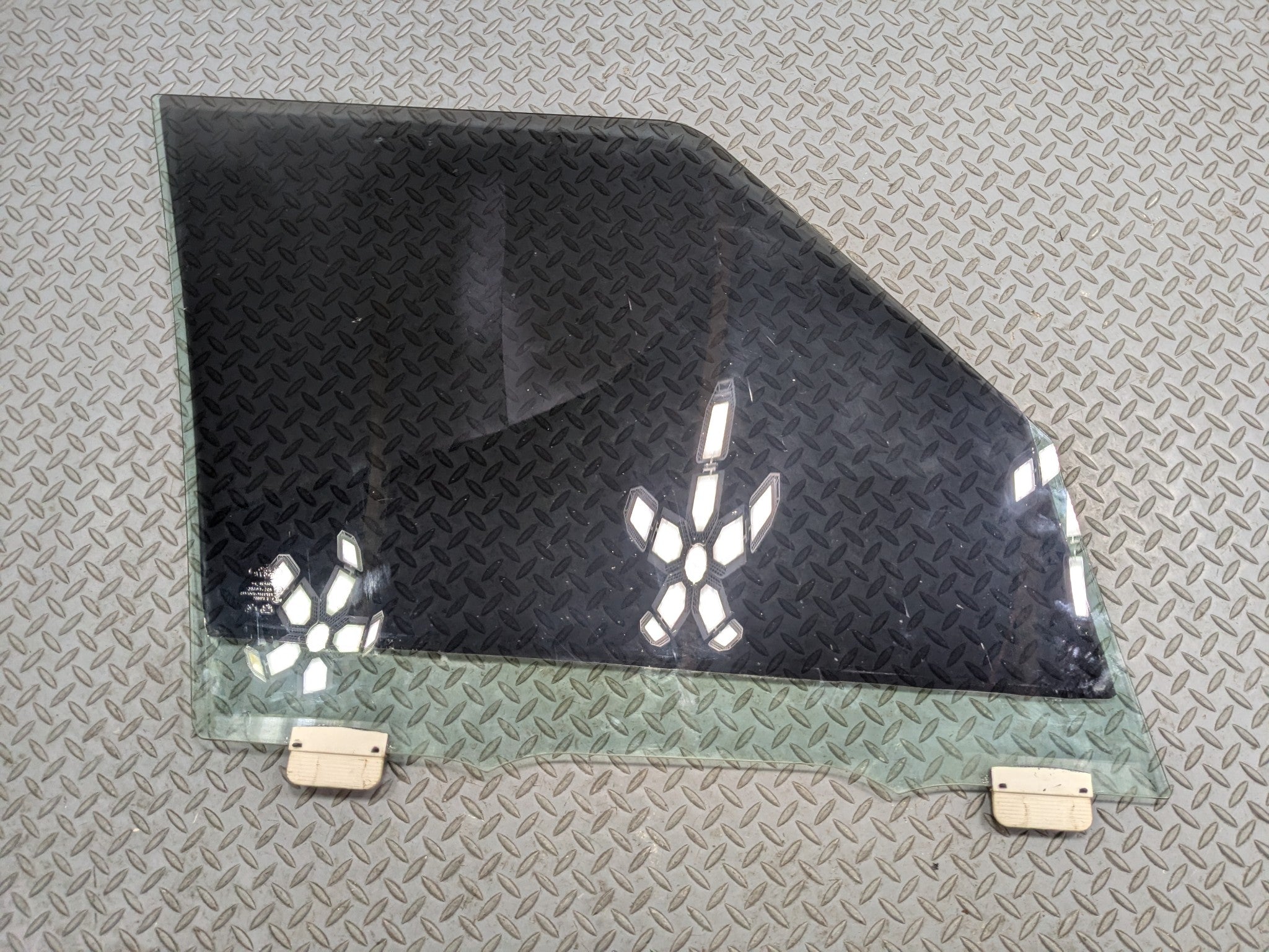 2010 - 2012 LAND ROVER RANGE ROVER OEM FRONT LEFT DRIVER SIDE DOOR WINDOW GLASS