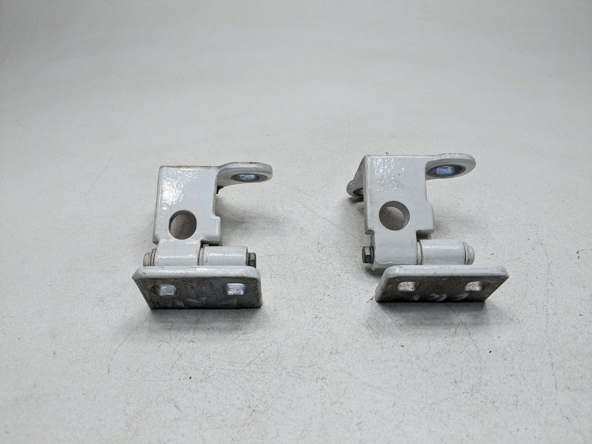 2010 - 2012 LAND ROVER RANGE ROVER OEM FRONT RIGHT UPPER AND LOWER DOOR HINGES