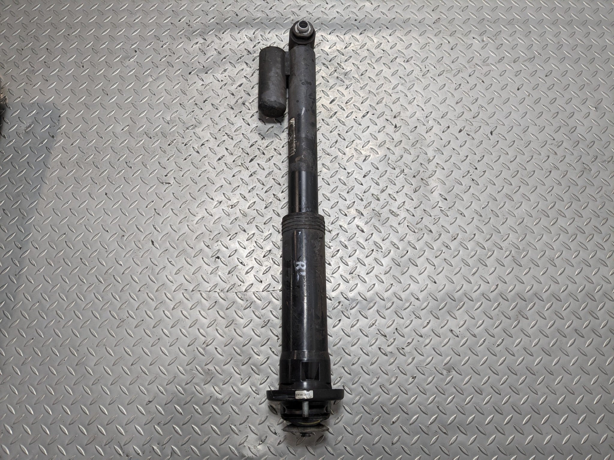 2010 - 2012 LAND ROVER RANGE ROVER OEM SHOCK STRUT ABSORBER REAR LEFT SIDE