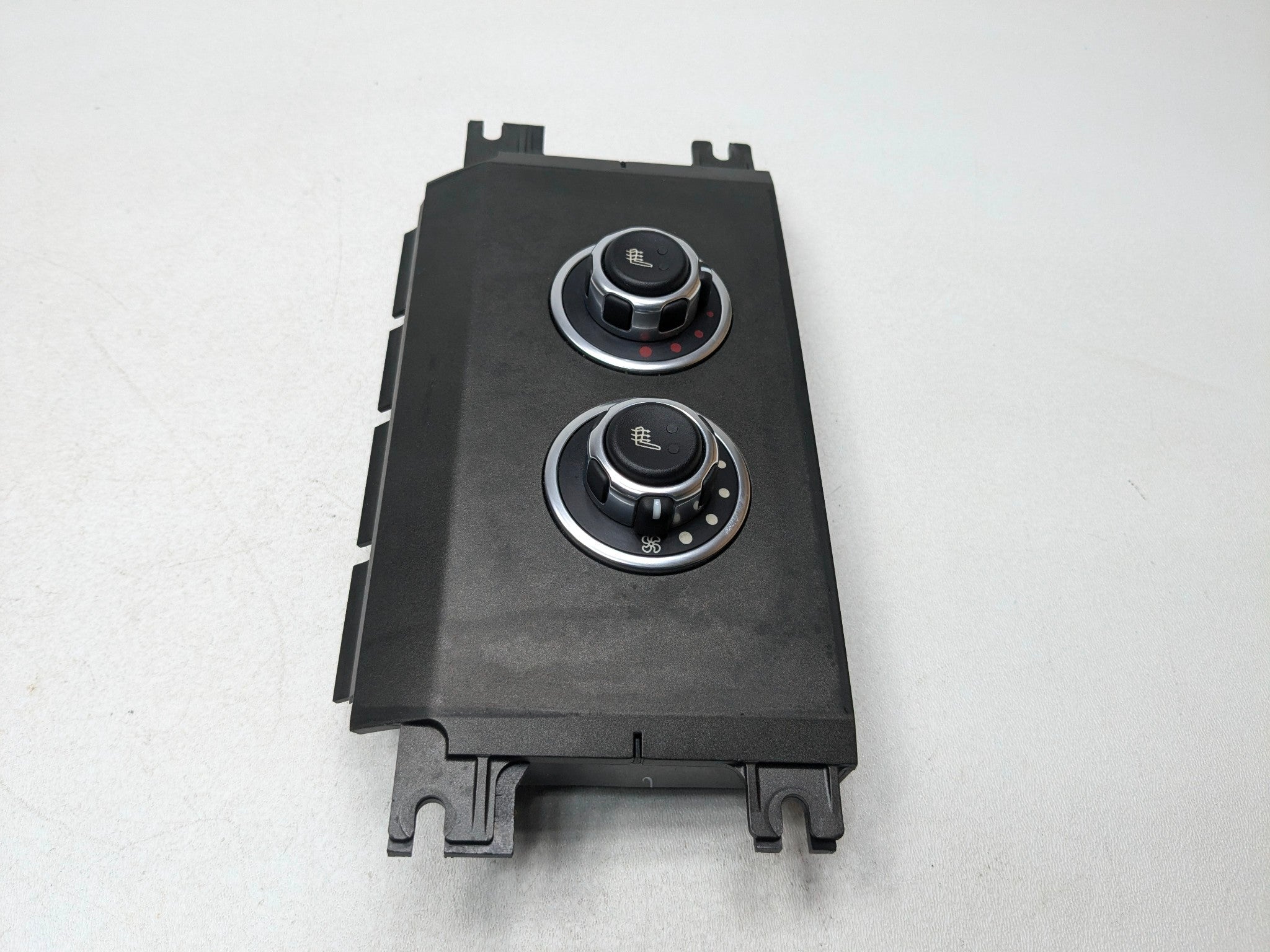 2010 - 2012 LAND ROVER RANGE ROVER OEM AC HEATER CLIMATE CONTROL SWITCH REAR