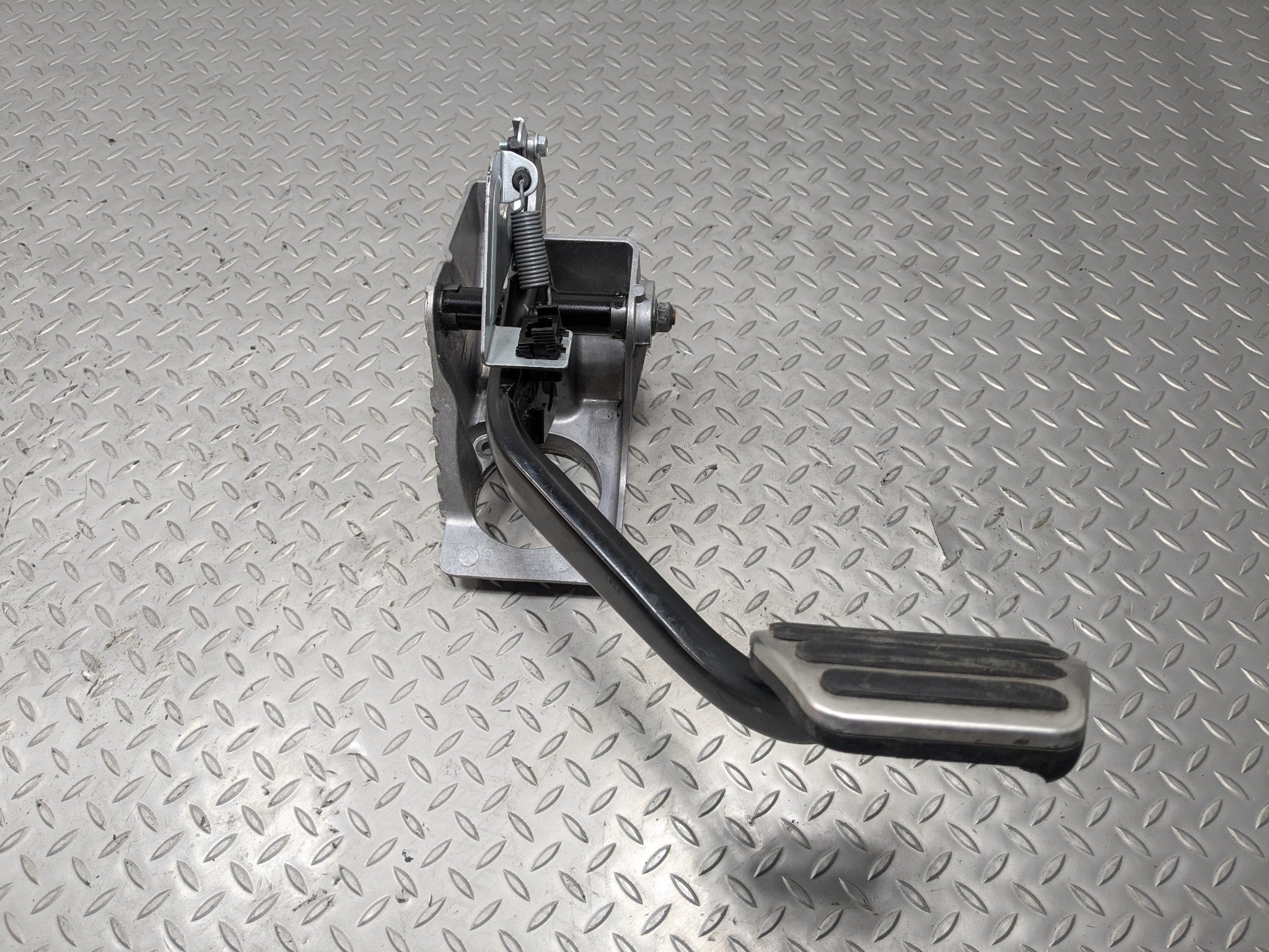 10 - 12 LAND ROVER RANGE ROVER OEM BRAKE STOP PEDAL WITH ALUMINIUM PAD ASSEMBLY