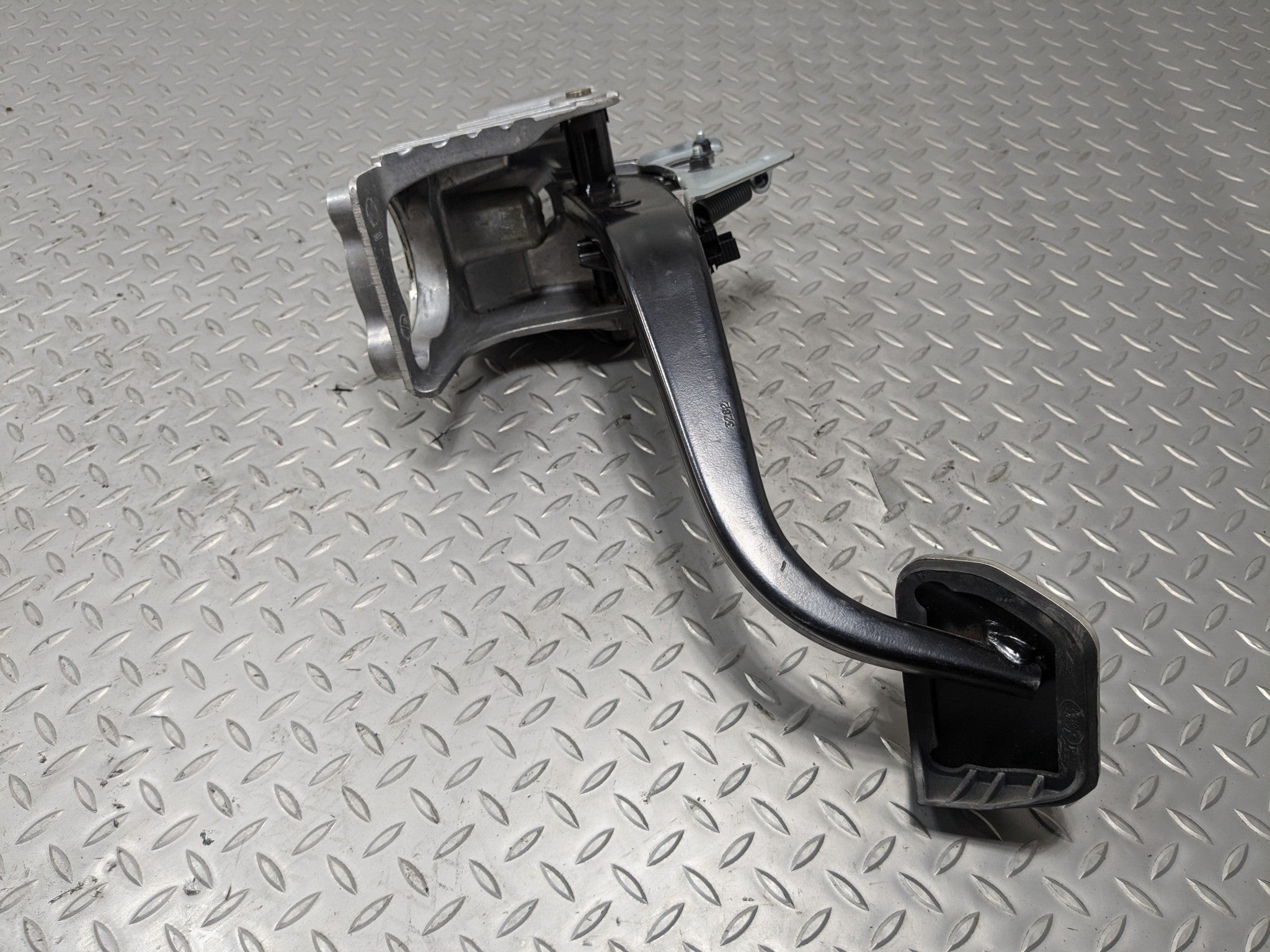 10 - 12 LAND ROVER RANGE ROVER OEM BRAKE STOP PEDAL WITH ALUMINIUM PAD ASSEMBLY