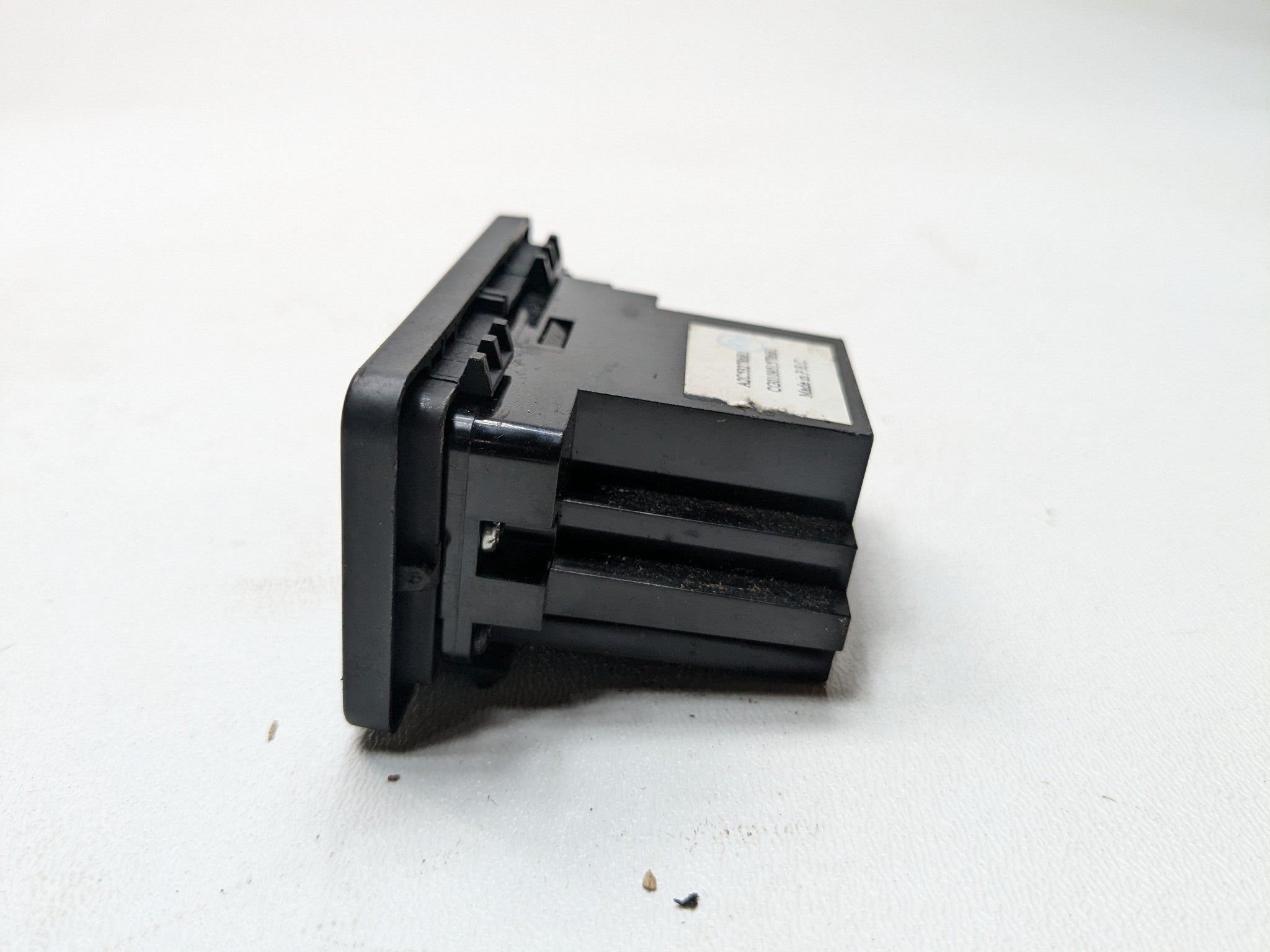 2010 - 2012 LAND ROVER RANGE ROVER OEM USB IPOD JACK SOCKET CONNECTOR PANEL