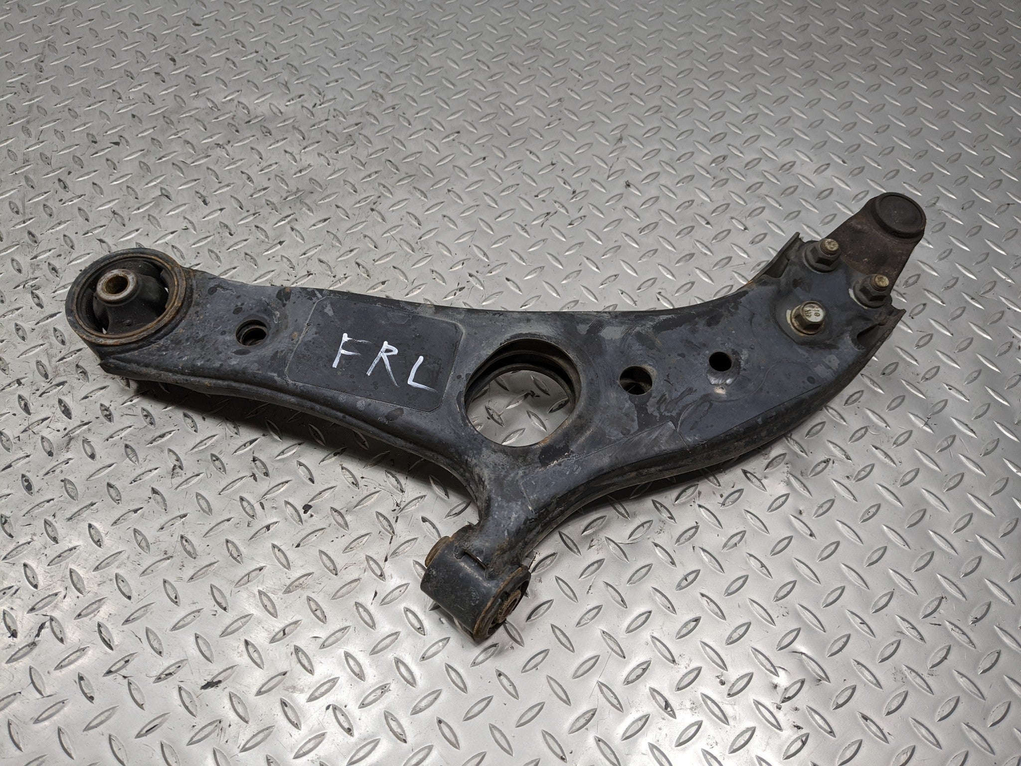 13 - 16 HYUNDAI SANTA FE OEM 3.3L LOWER CONTROL ARM FRONT RIGHT PASSENGER SIDE