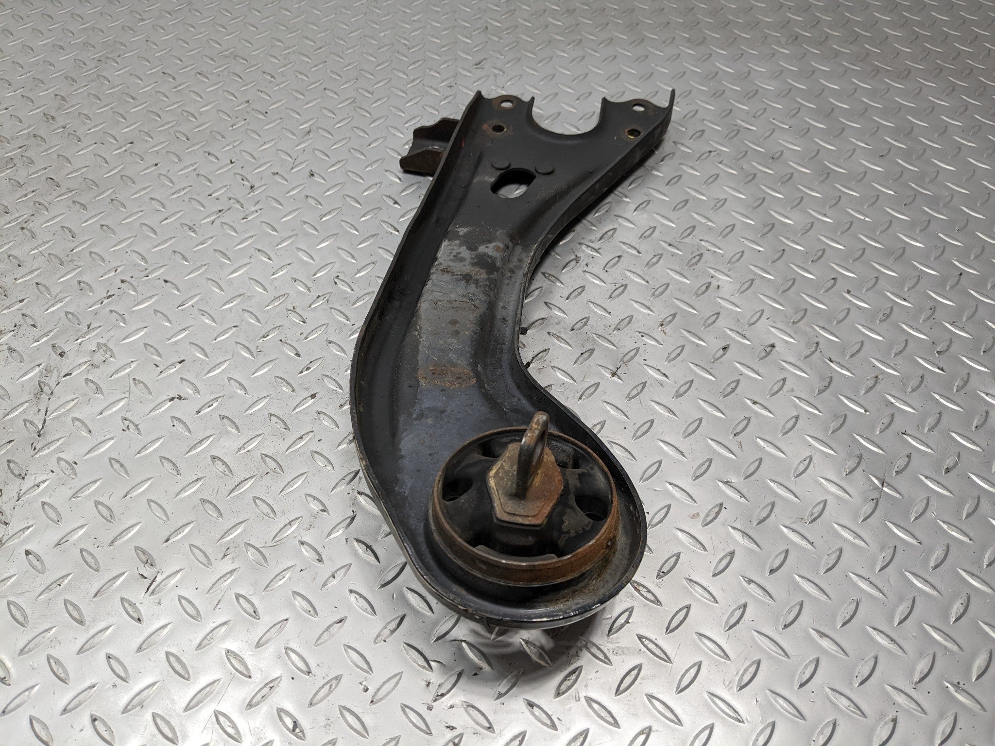 13 - 16 HYUNDAI SANTA FE OEM 3.3L LWB AWD TRAILING LOWER CONTROL ARM REAR RIGHT