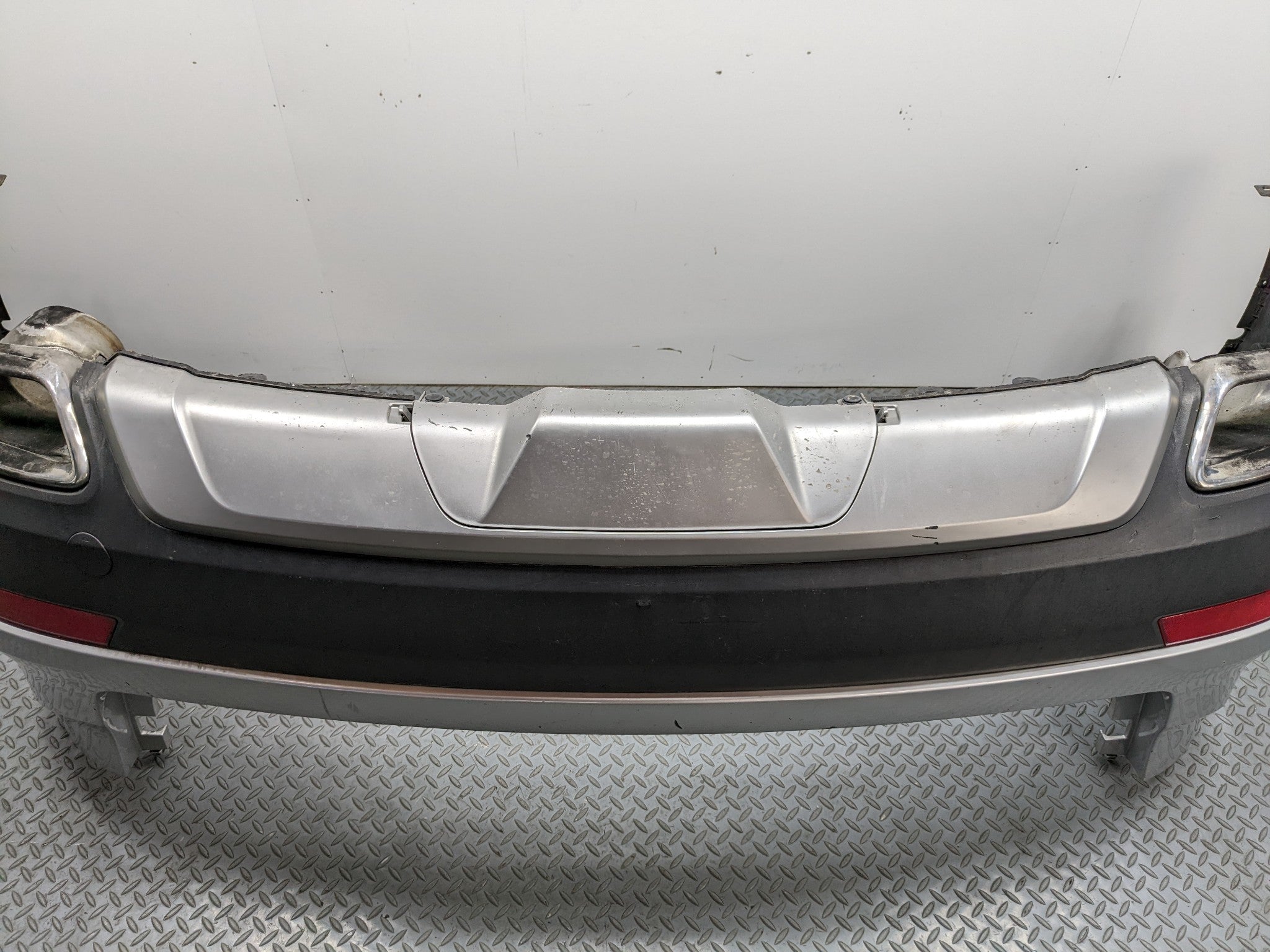 13 - 16 HYUNDAI SANTA FE OEM FRONT BUMPER COVER PANEL ASSEMBLY CIRCUIT SILVER