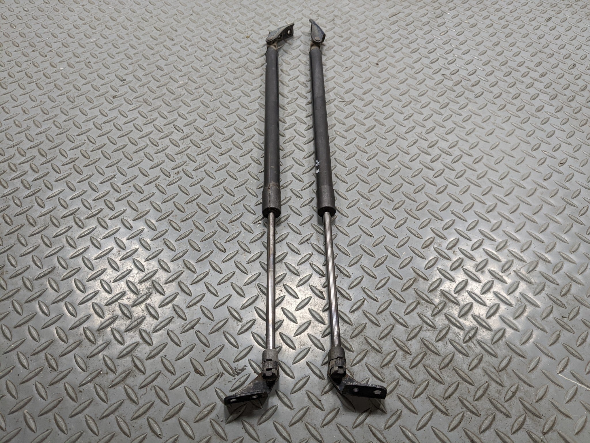 13 - 16 HYUNDAI SANTA FE OEM TAILGATE HATCH LIFT SUPPORT STRUT LH AND RH PAIR