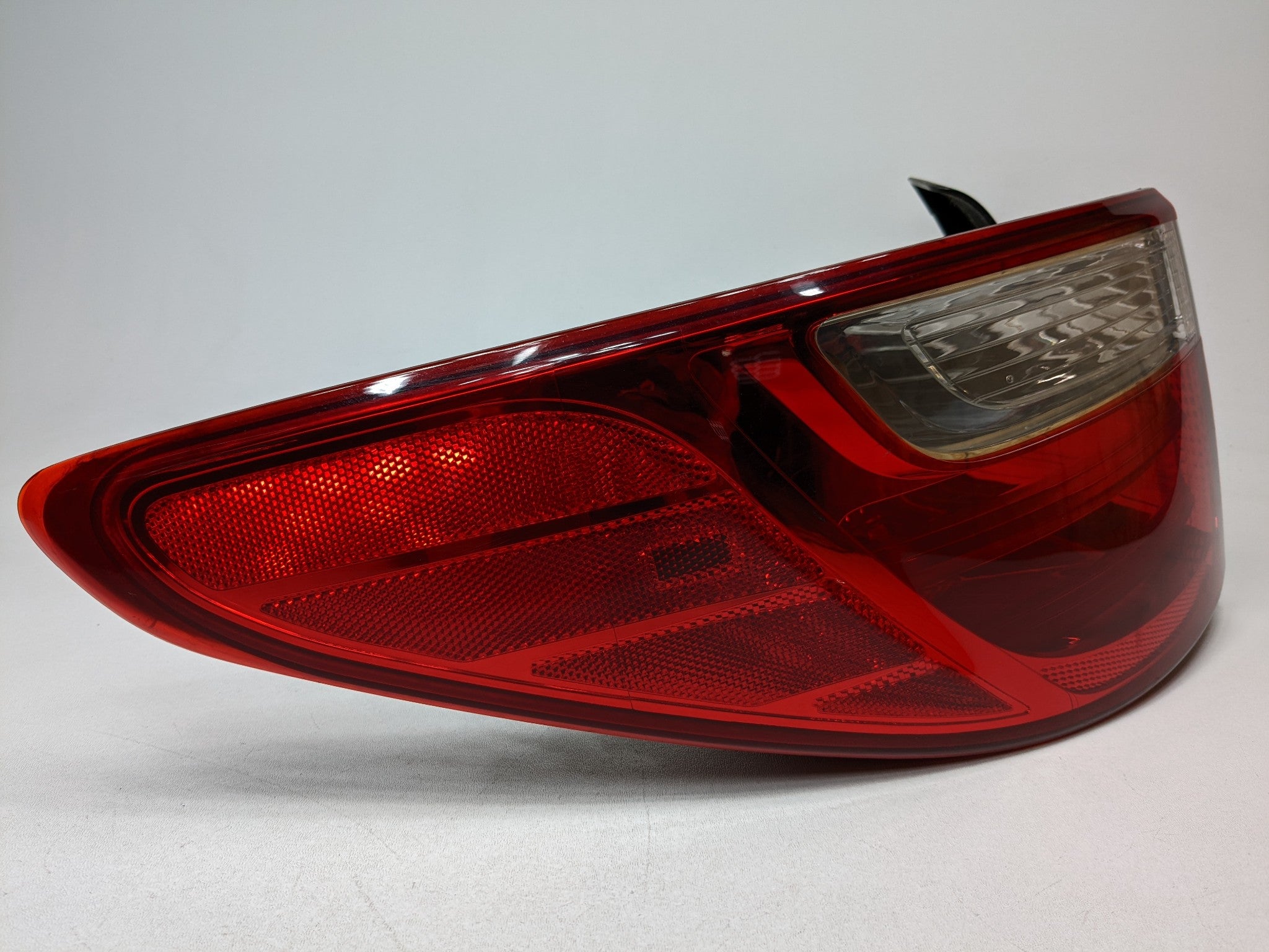 13 - 16 HYUNDAI SANTA FE OEM OUTER TAIL LIGHT QUARTER PANEL MOUNTED REAR LEFT