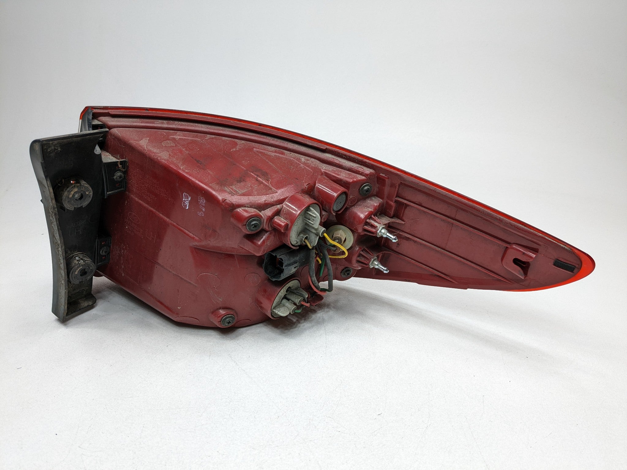13 - 16 HYUNDAI SANTA FE OEM OUTER TAIL LIGHT QUARTER PANEL MOUNTED REAR LEFT