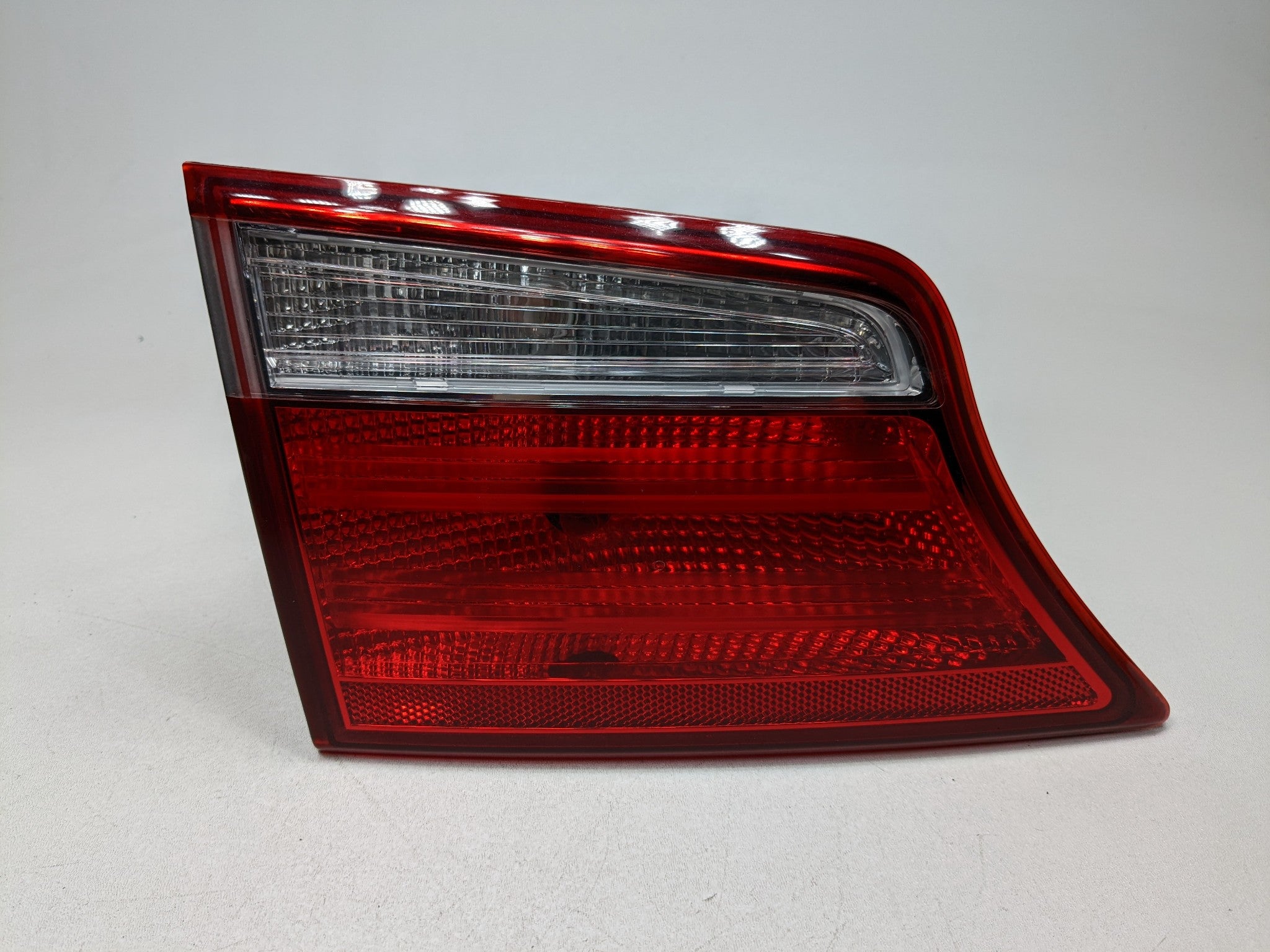 13 - 16 HYUNDAI SANTA FE OEM INNER TAIL LIGHT GATE MOUNTED REAR LEFT DRIVER SIDE