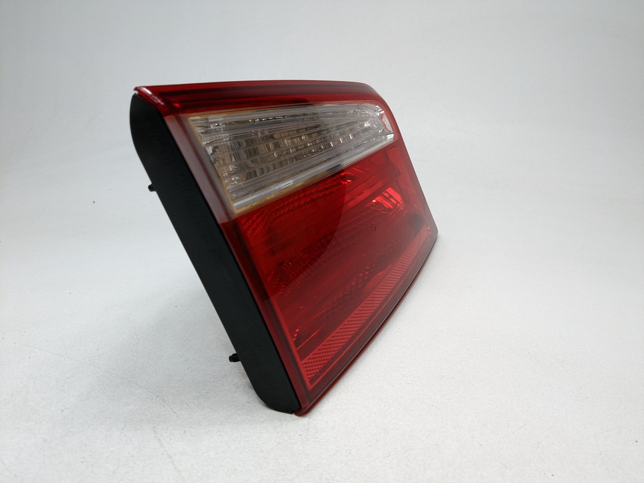 13 - 16 HYUNDAI SANTA FE OEM INNER TAIL LIGHT GATE MOUNTED REAR LEFT DRIVER SIDE