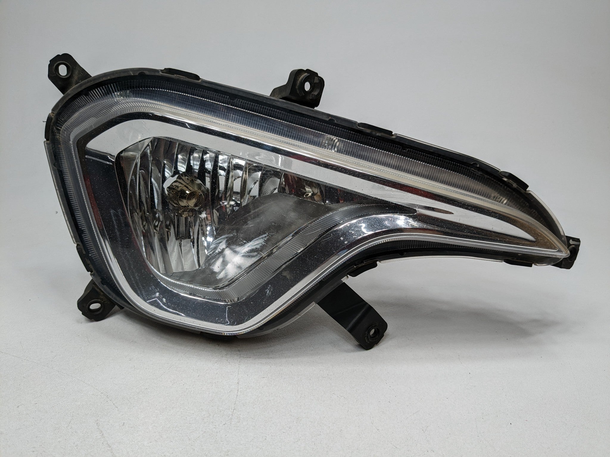 13 - 16 HYUNDAI SANTA FE OEM FOG LIGHT BUMPER MOUNTED FRONT RIGHT PASSENGER SIDE