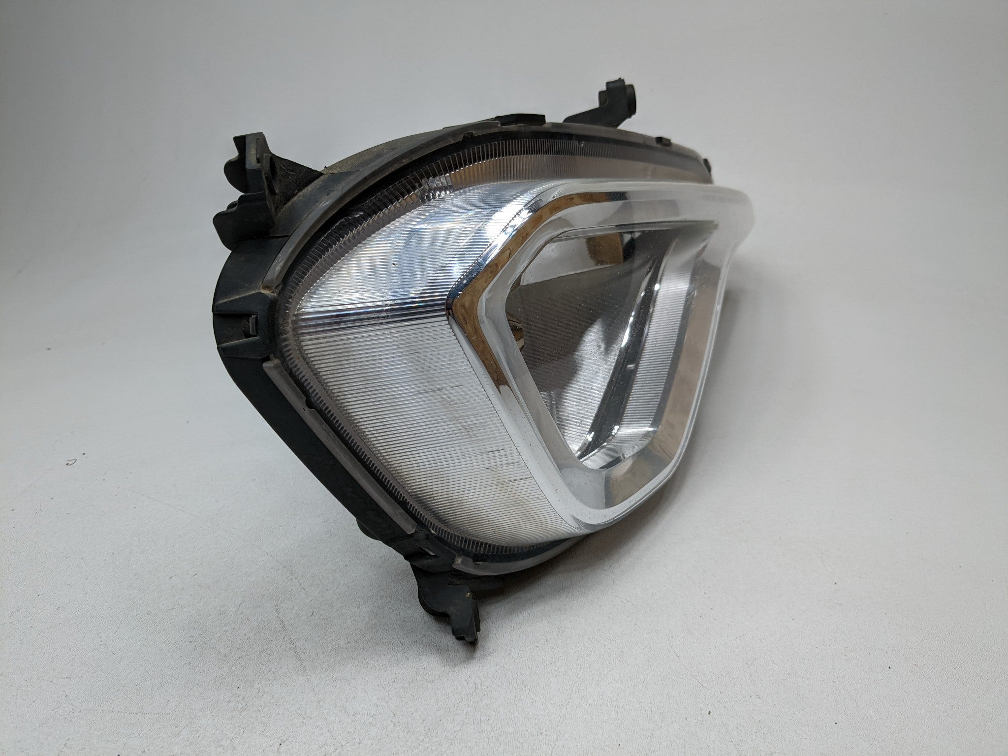 13 - 16 HYUNDAI SANTA FE OEM FOG LIGHT BUMPER MOUNTED FRONT RIGHT PASSENGER SIDE
