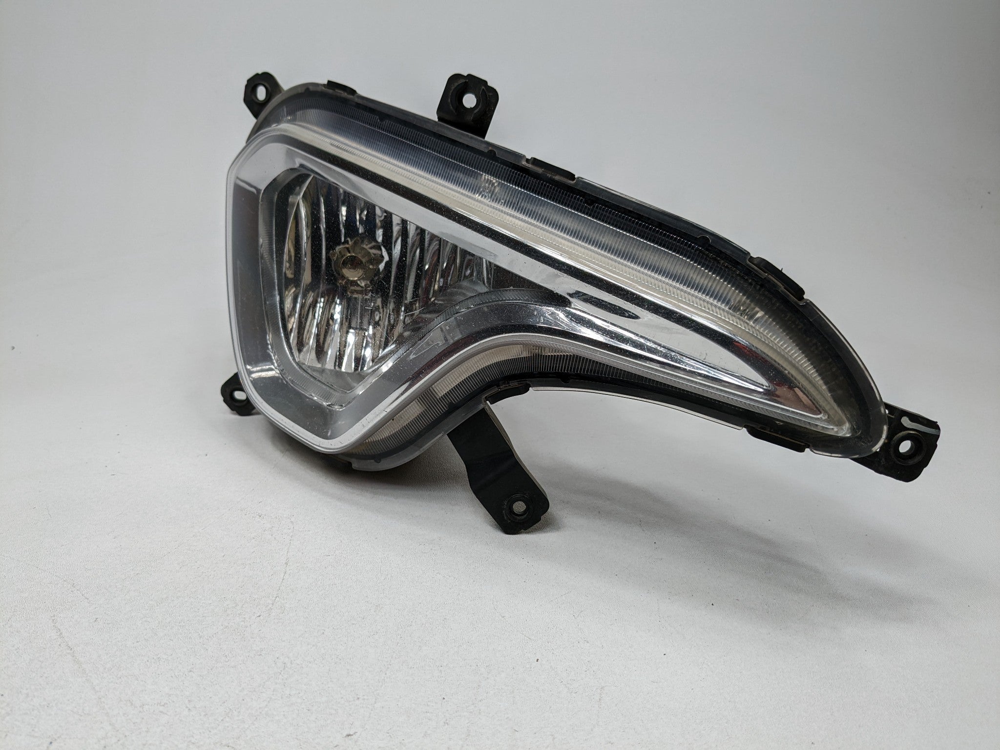 13 - 16 HYUNDAI SANTA FE OEM FOG LIGHT BUMPER MOUNTED FRONT RIGHT PASSENGER SIDE