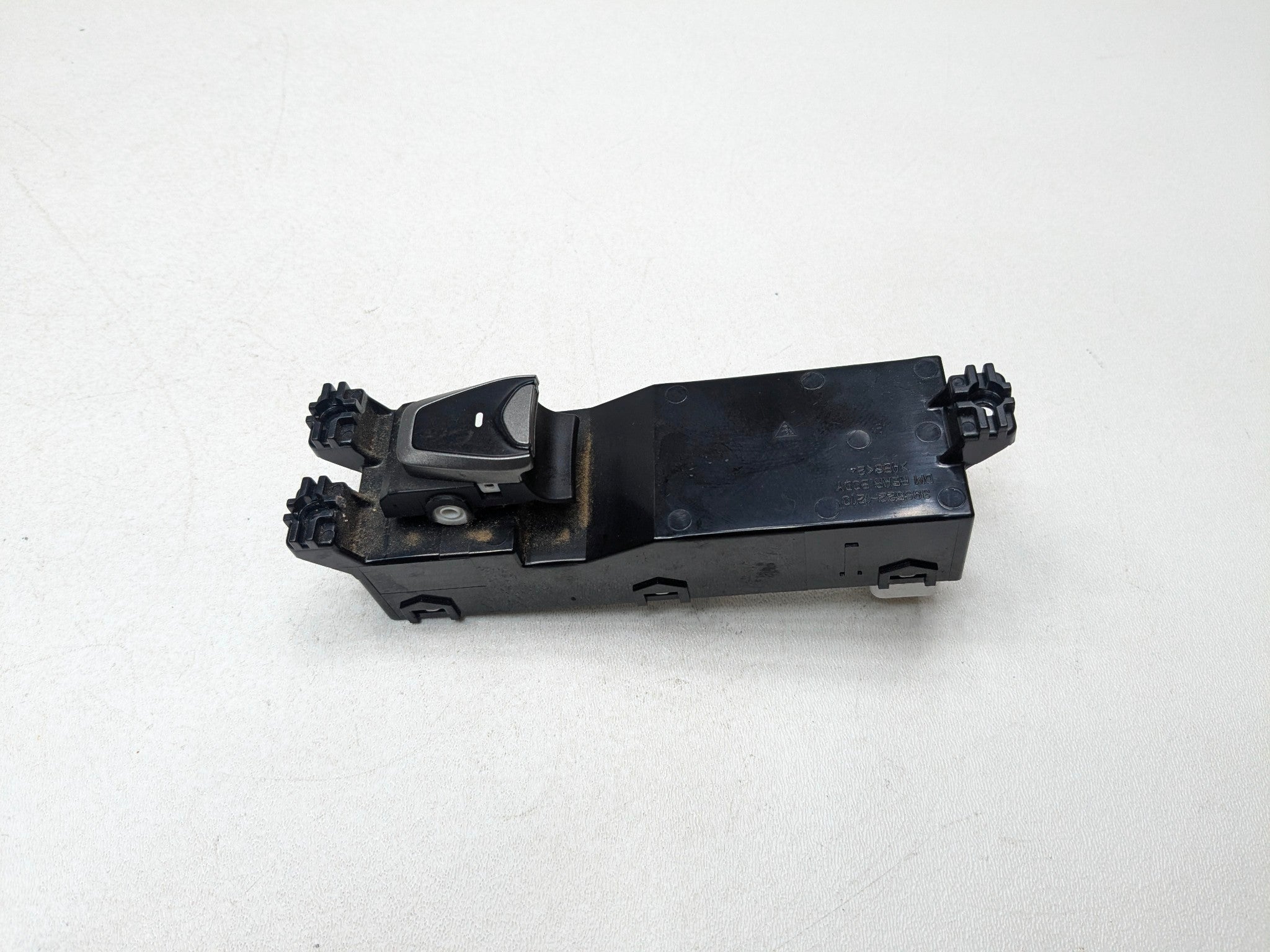 13 - 16 HYUNDAI SANTA FE OEM DOOR WINDOW CONTROL SWITCH REAR LEFT DRIVER SIDE