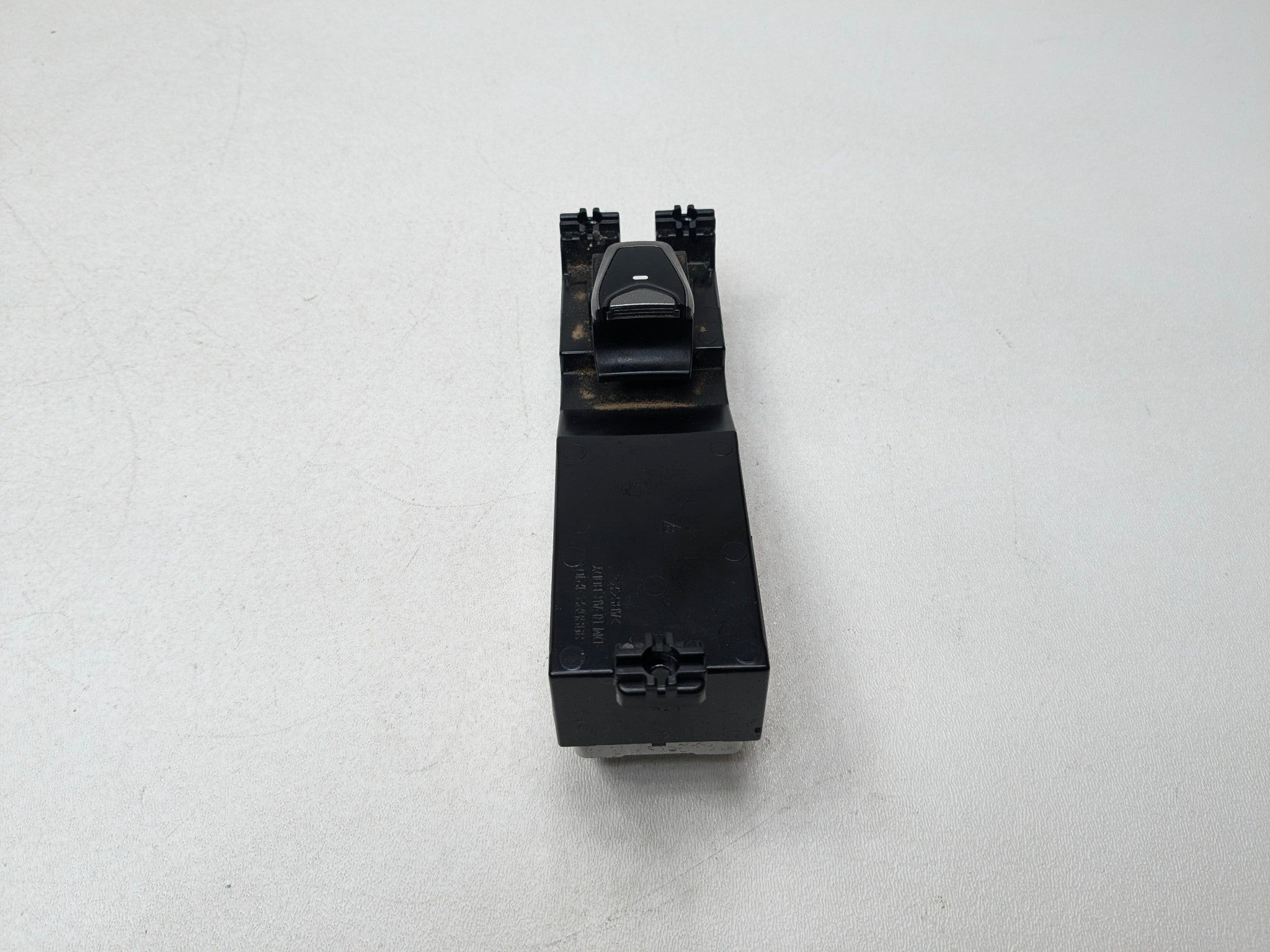 13 - 16 HYUNDAI SANTA FE OEM DOOR WINDOW CONTROL SWITCH REAR LEFT DRIVER SIDE