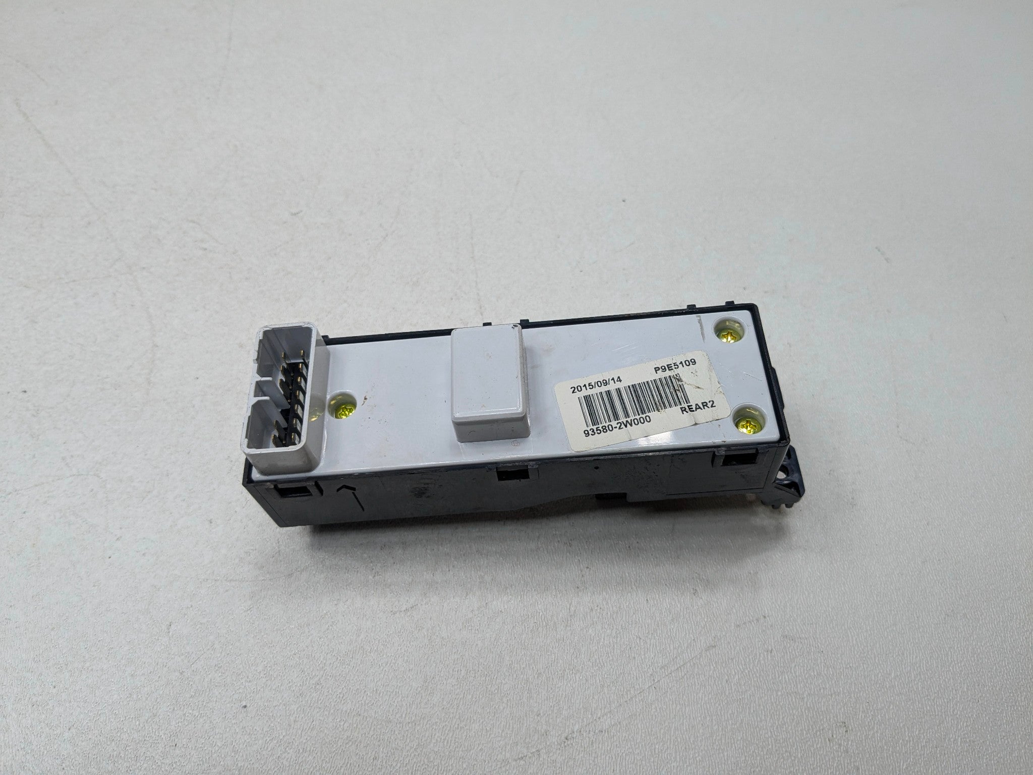 13 - 16 HYUNDAI SANTA FE OEM DOOR WINDOW CONTROL SWITCH REAR LEFT DRIVER SIDE