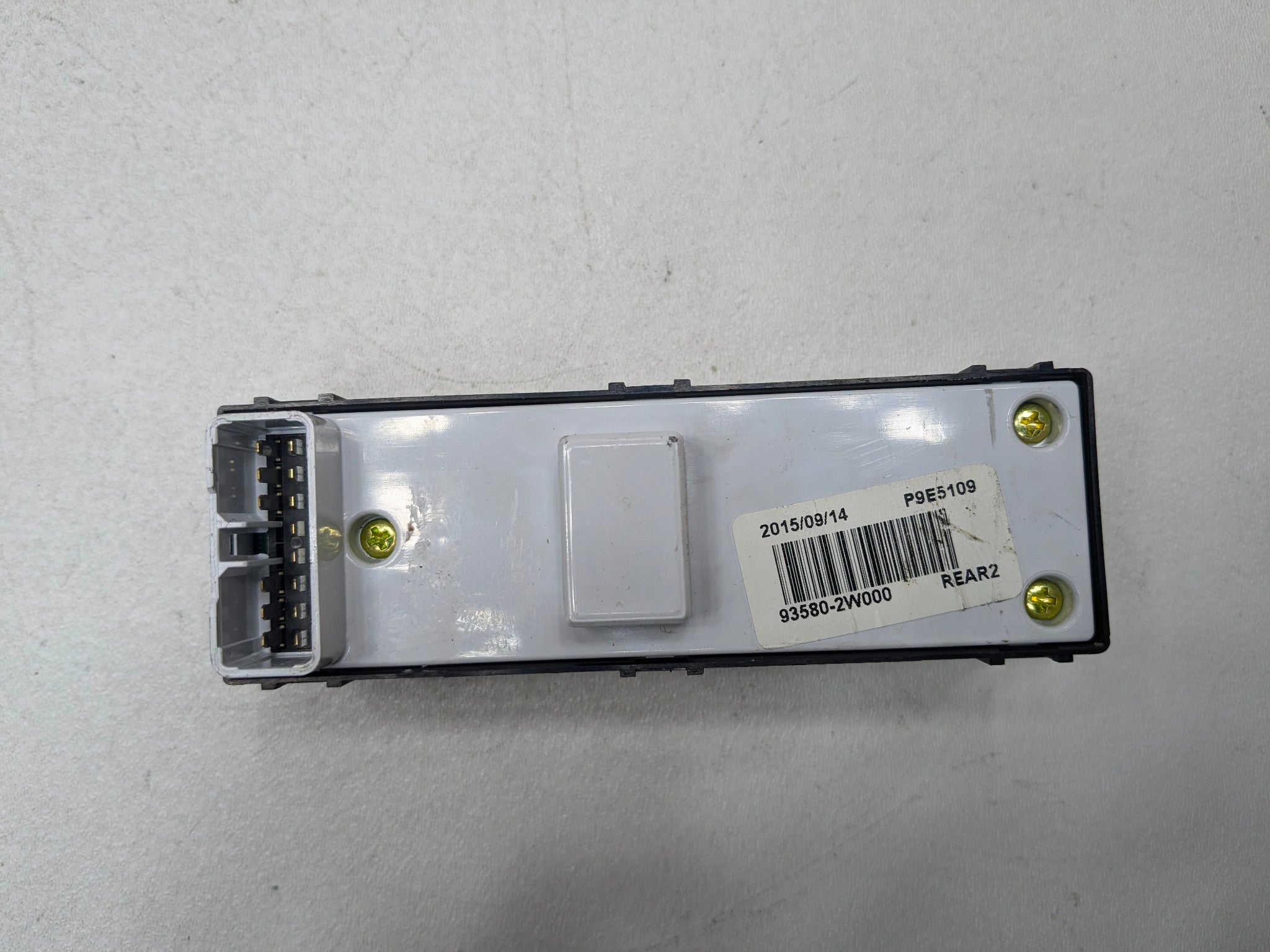 13 - 16 HYUNDAI SANTA FE OEM DOOR WINDOW CONTROL SWITCH REAR LEFT DRIVER SIDE