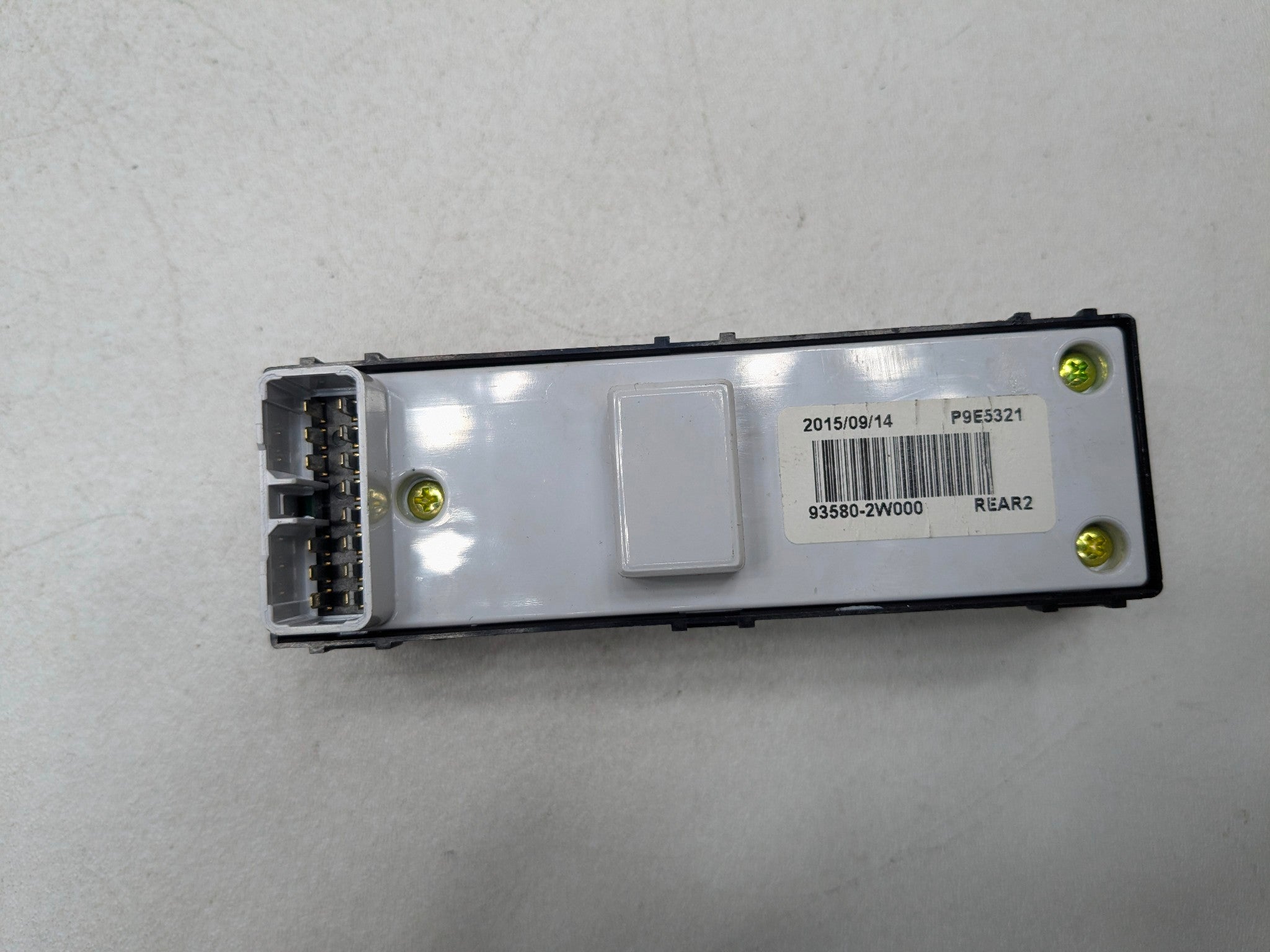 13-16 HYUNDAI SANTA FE OEM DOOR WINDOW CONTROL SWITCH REAR RIGHT PASSENGER SIDE
