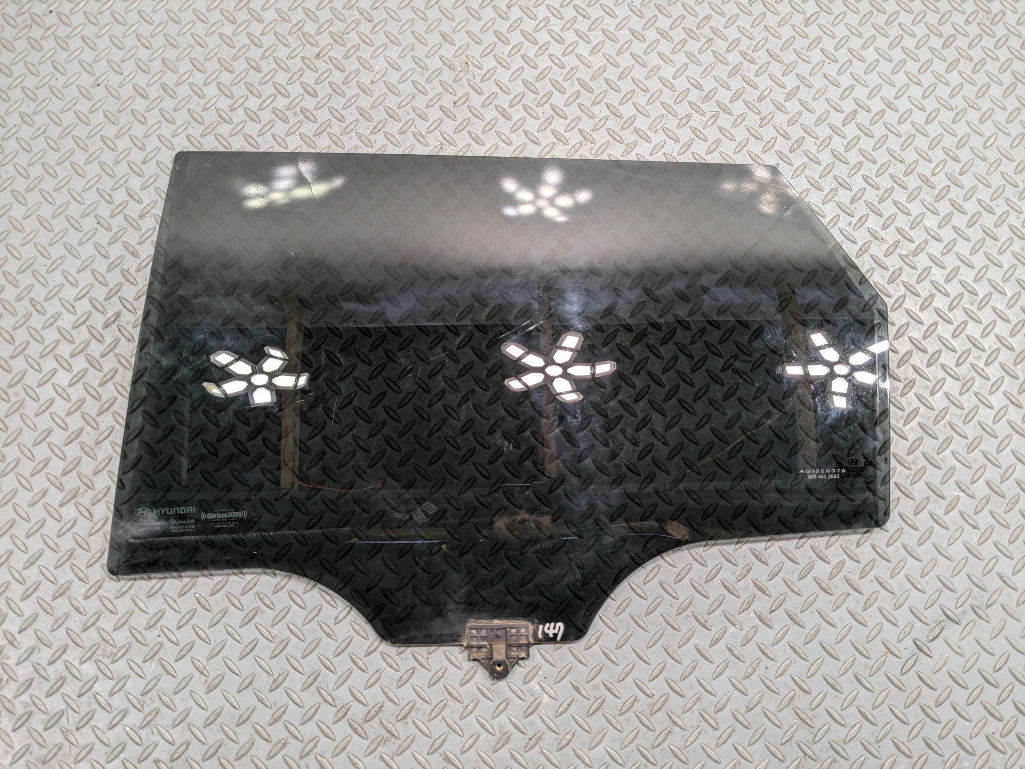 13 - 16 HYUNDAI SANTA FE OEM DOOR WINDOW GLASS WITH TINT REAR LEFT DRIVER SIDE